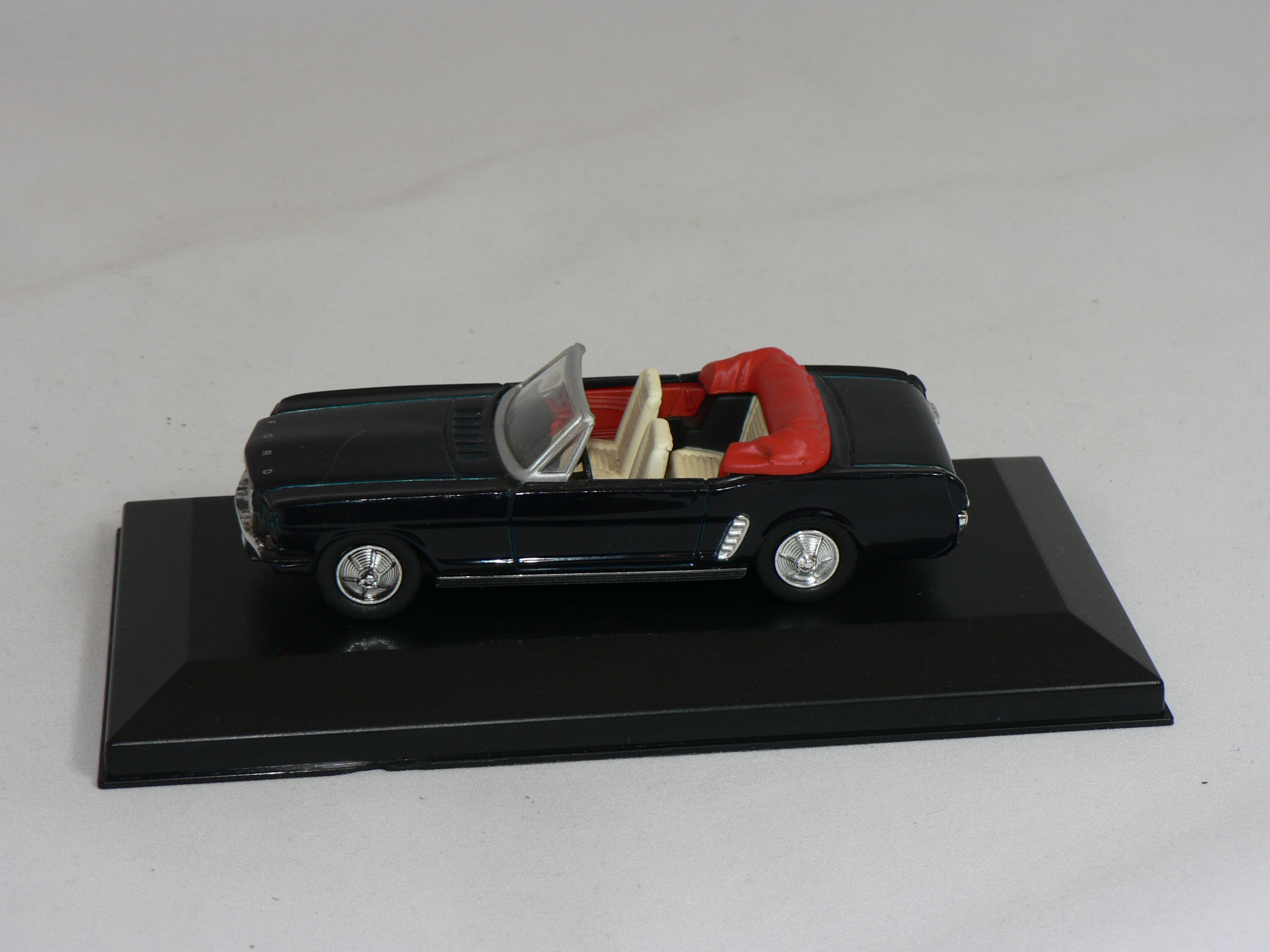 Ford  Mustang   Cab  1965  1:43 Atlas - 3