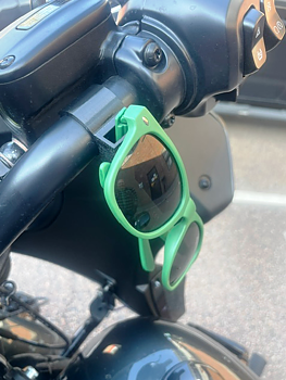 Glasögonhållare för styre 1"