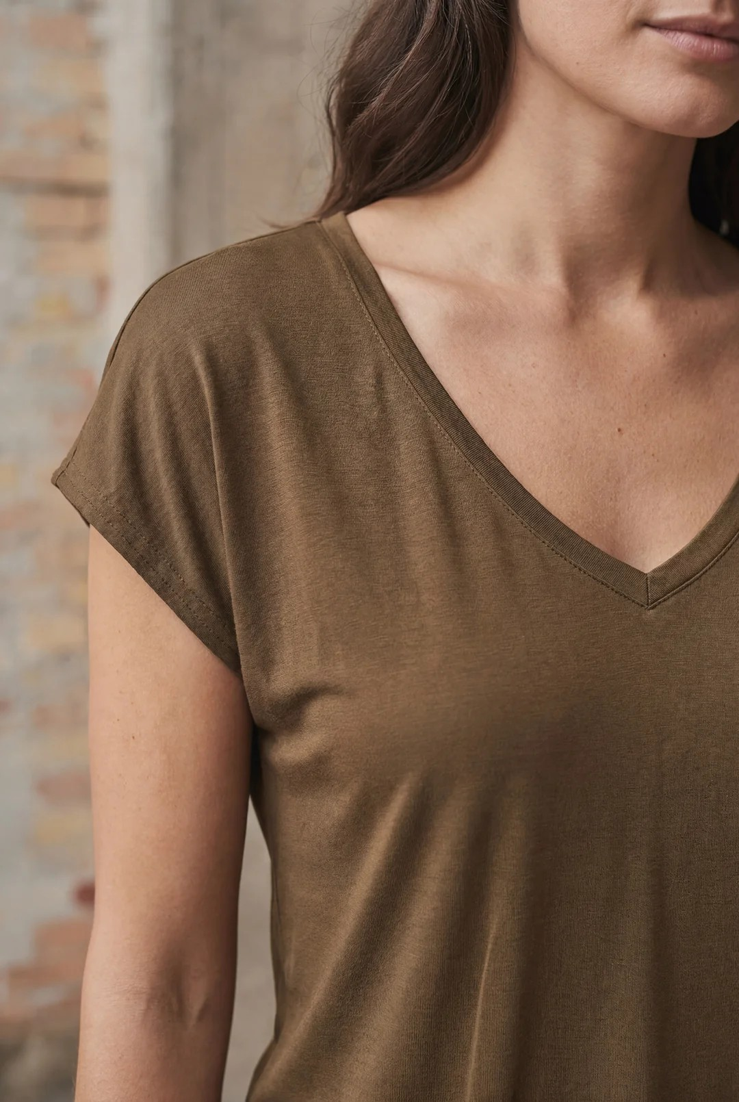 Nugga V-Neck T-Shirt - Toffee - Isay