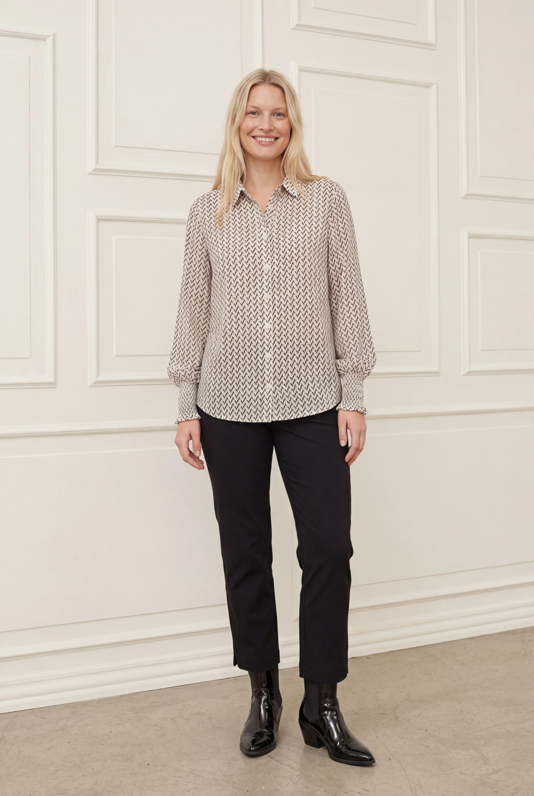 Vibse Shirt - Black Zig Zag - Isay 