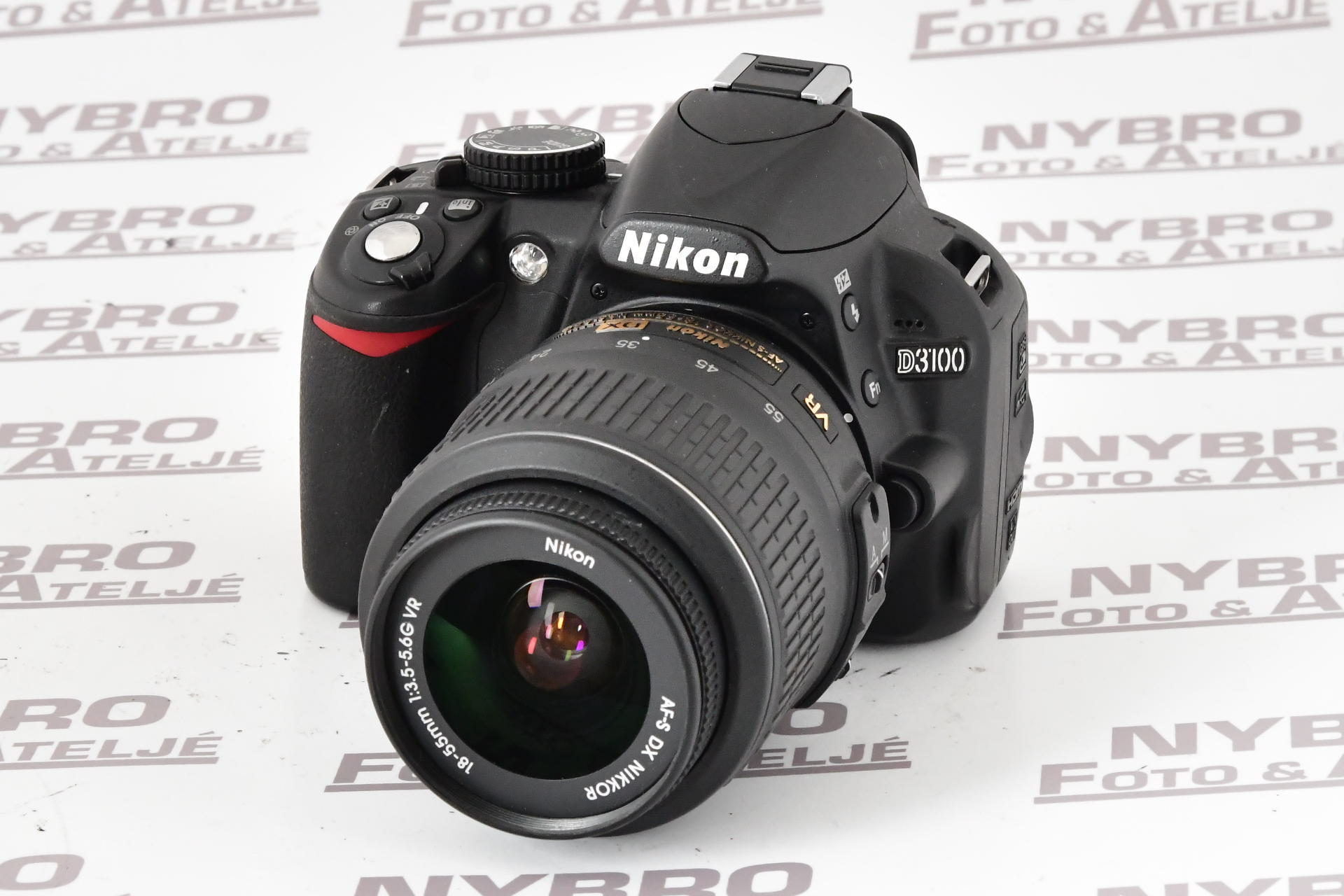Nikon D3100 + 18-55/3,5-5,6G VR