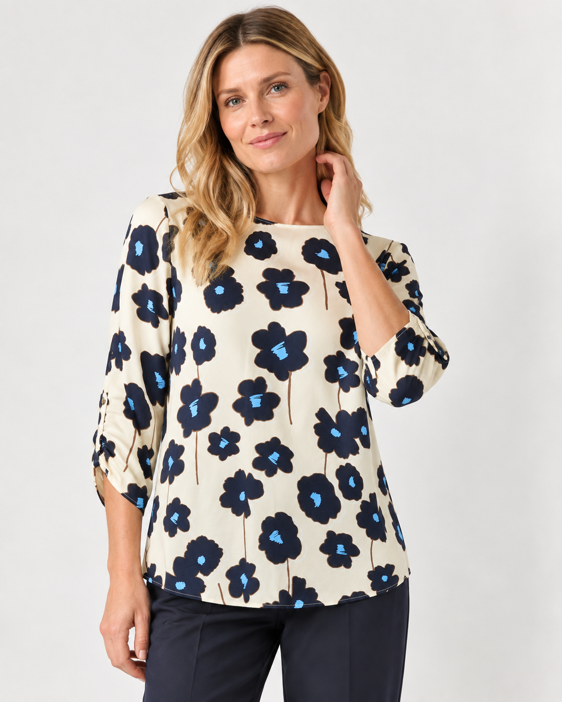 Blus dragsko i ärm blommig ljusbeige/blå
