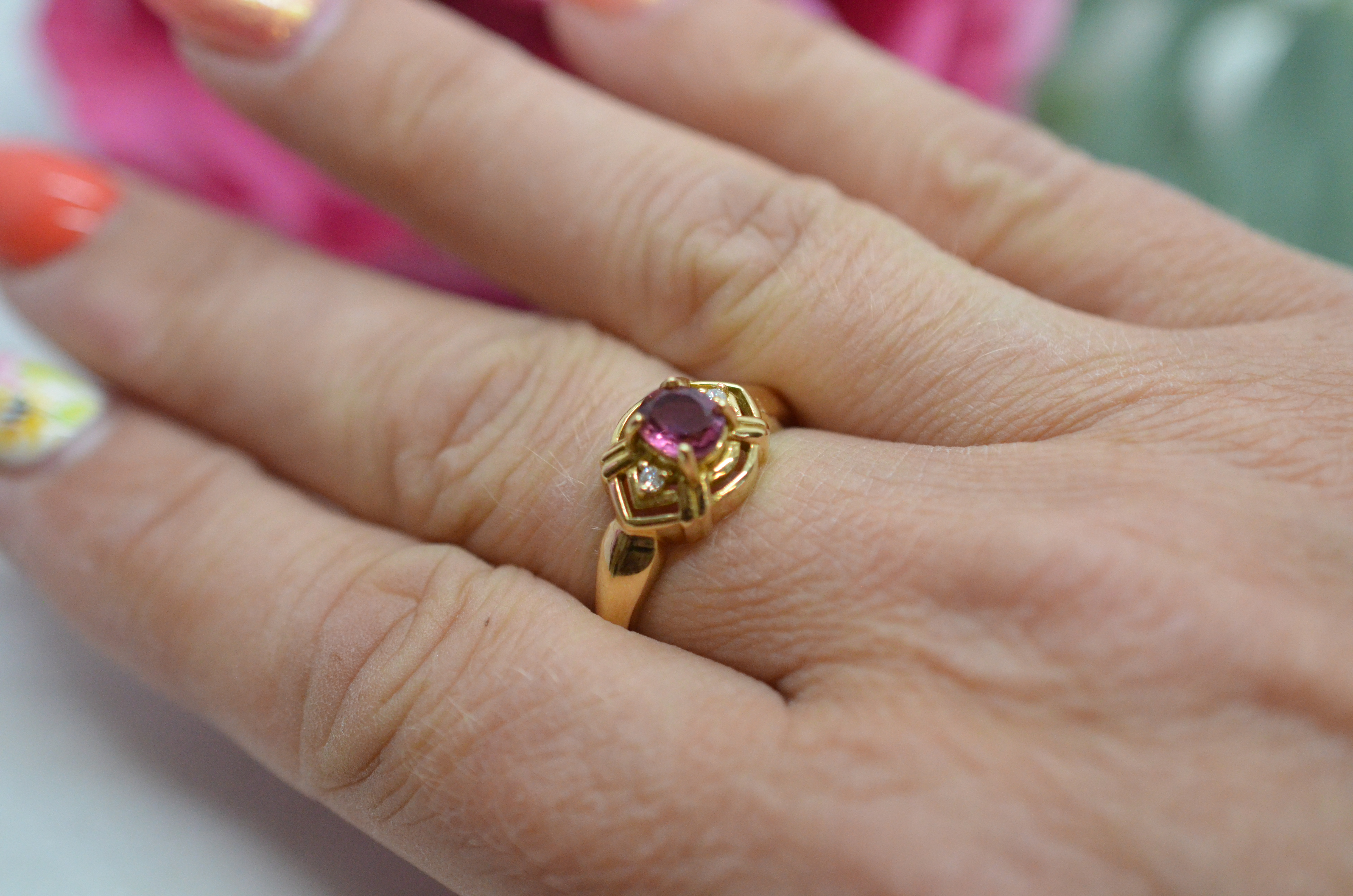 Secondhand 18k ring with a pink stone and diamonds - 3