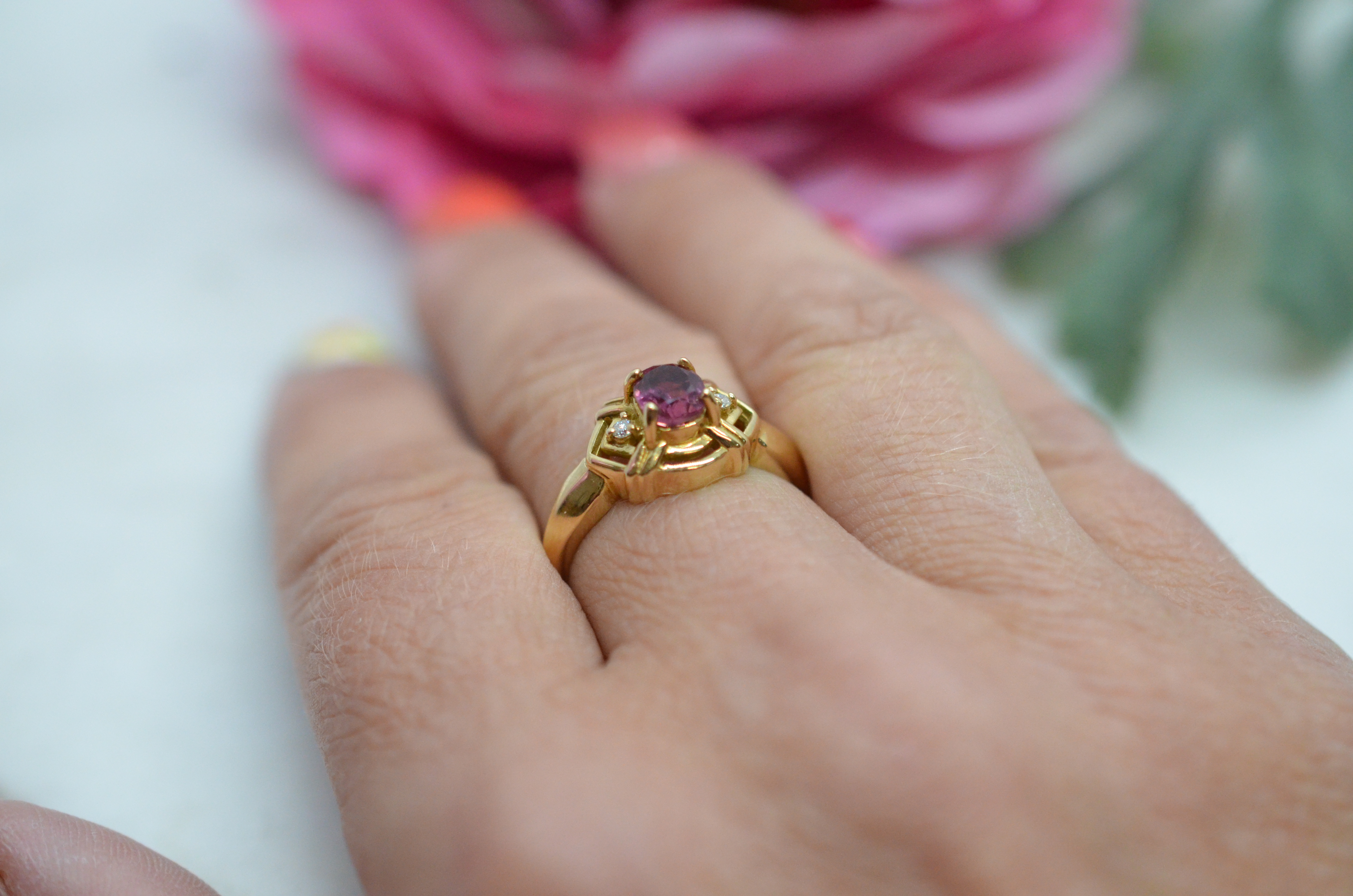 Secondhand 18k ring with a pink stone and diamonds - 5