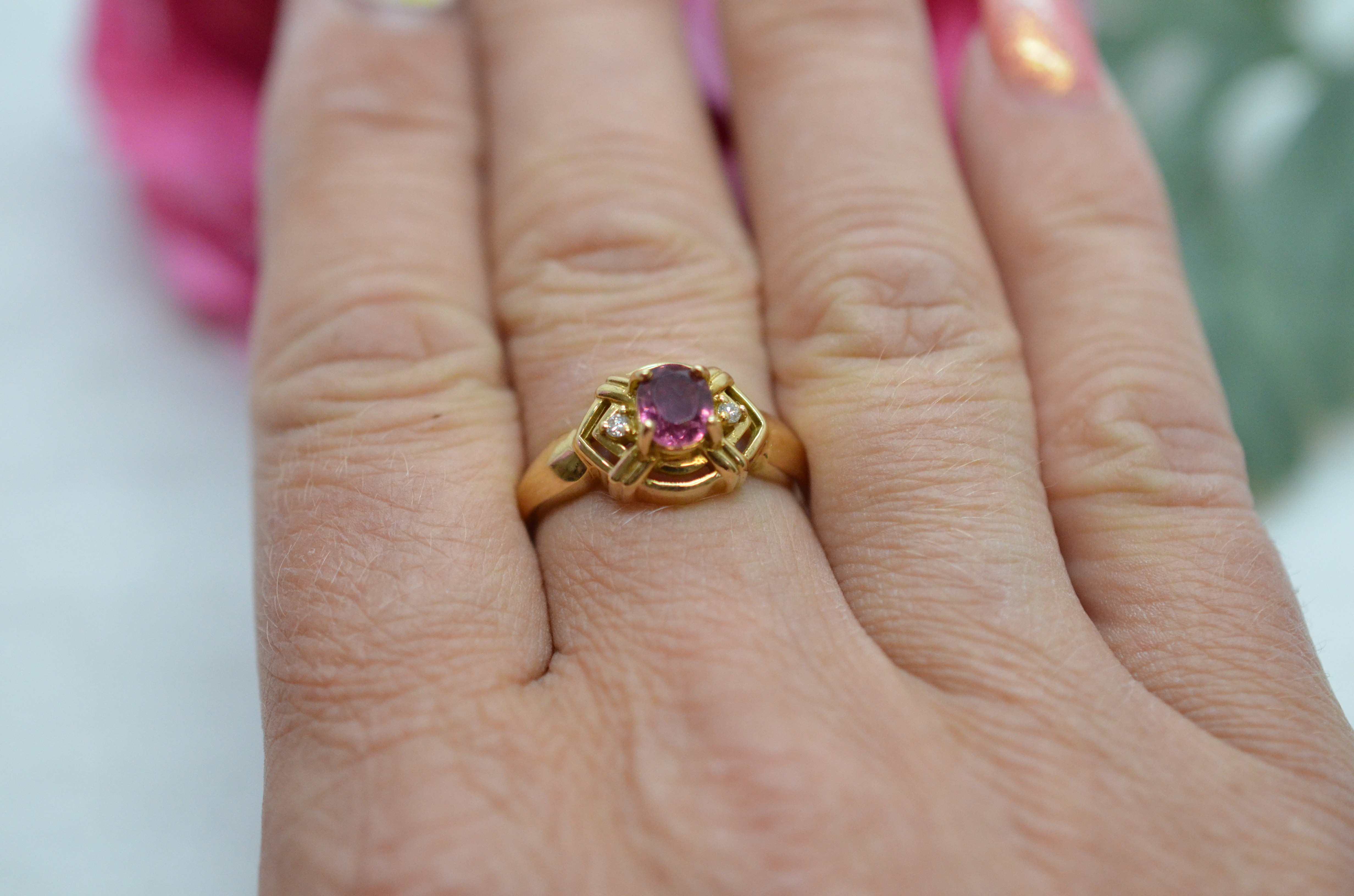 Secondhand 18k ring with a pink stone and diamonds - 4
