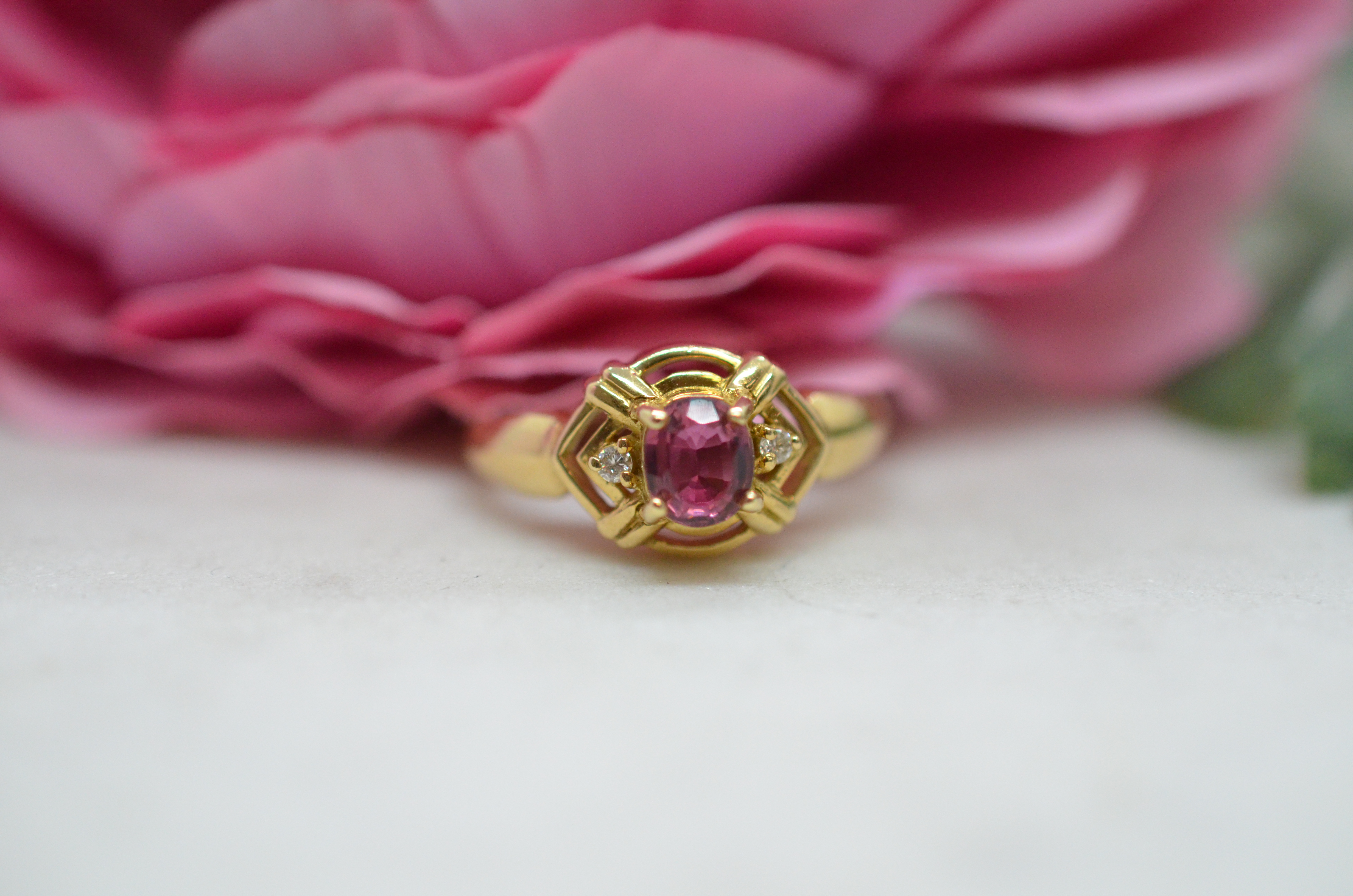 Secondhand 18k ring with a pink stone and diamonds