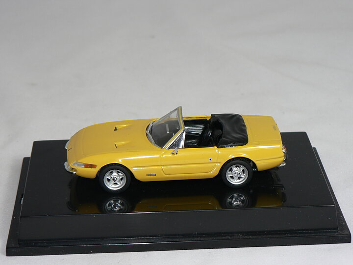 Ferrari  365 GTS/4 1:43  HotWheels