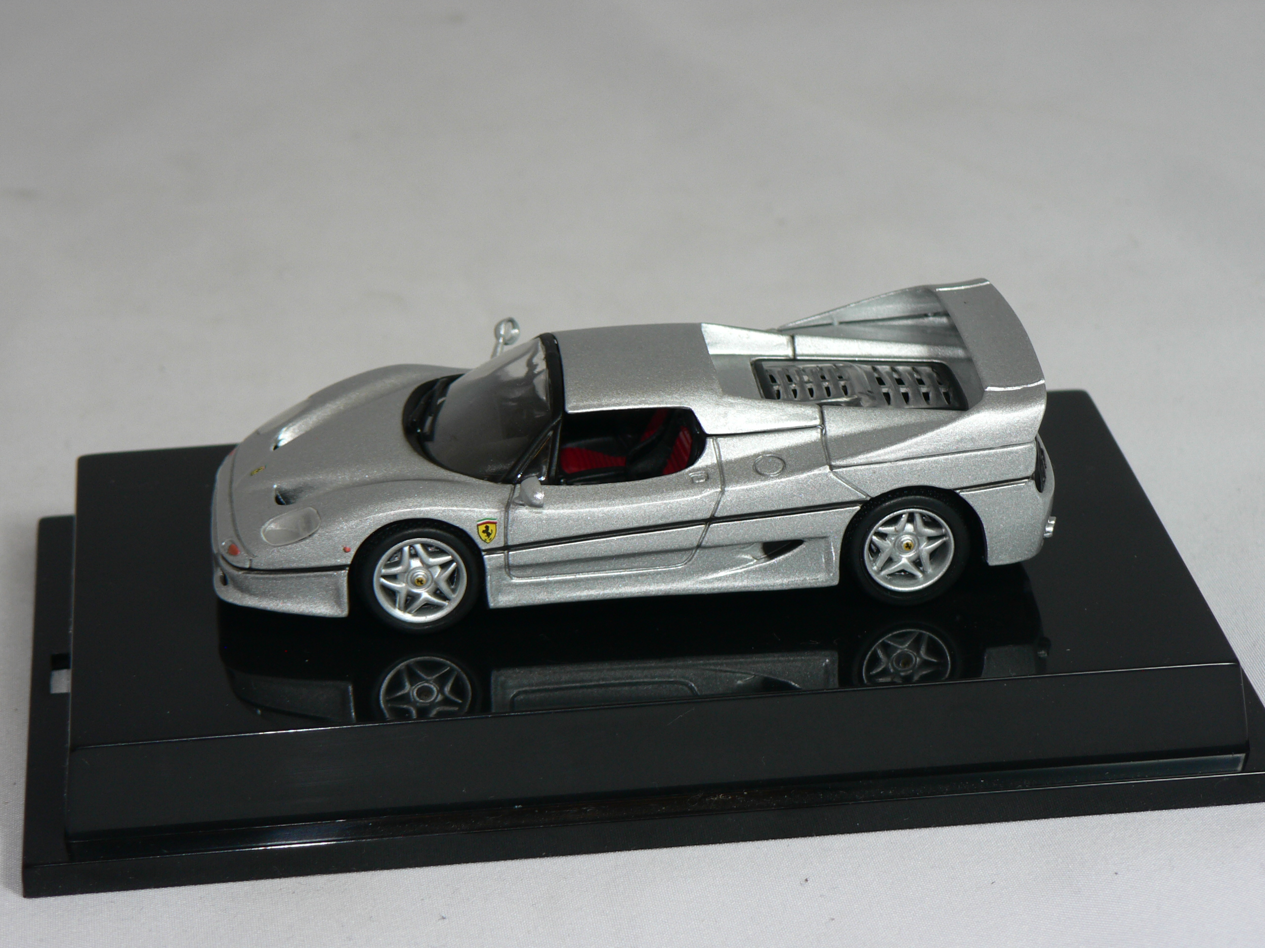 Ferrari  F 50  1:43  HotWheels - 3