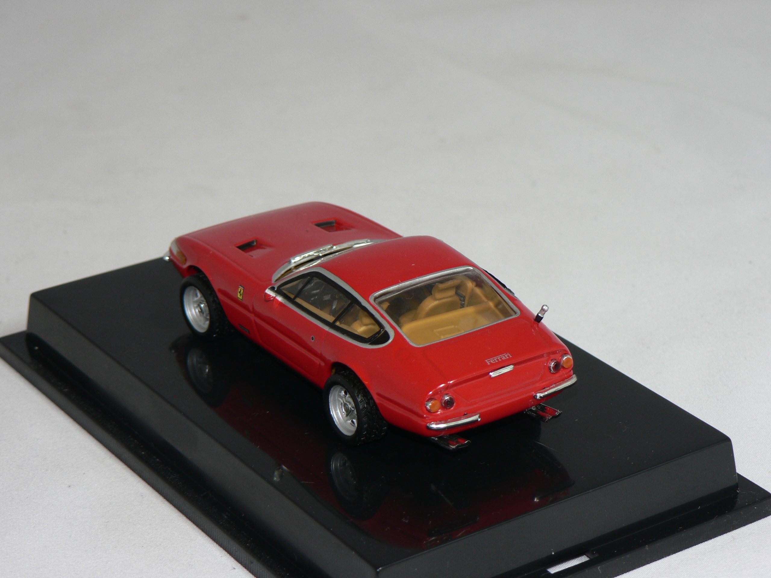 Ferrari  365 GTS/4 1:43  HotWheels - 2