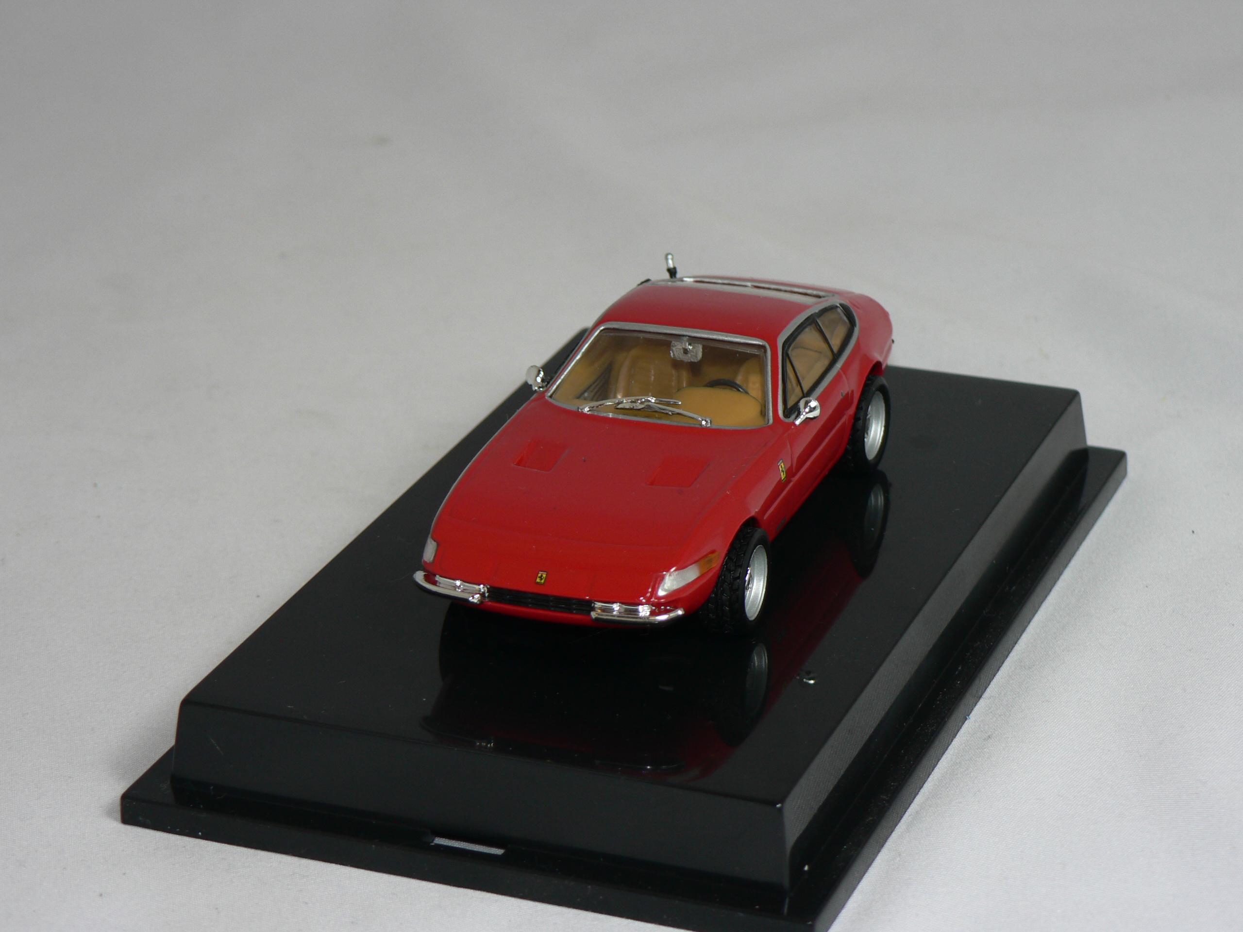 Ferrari  365 GTS/4 1:43  HotWheels