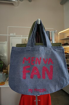 Denim-blue tote bag with cerise glitter