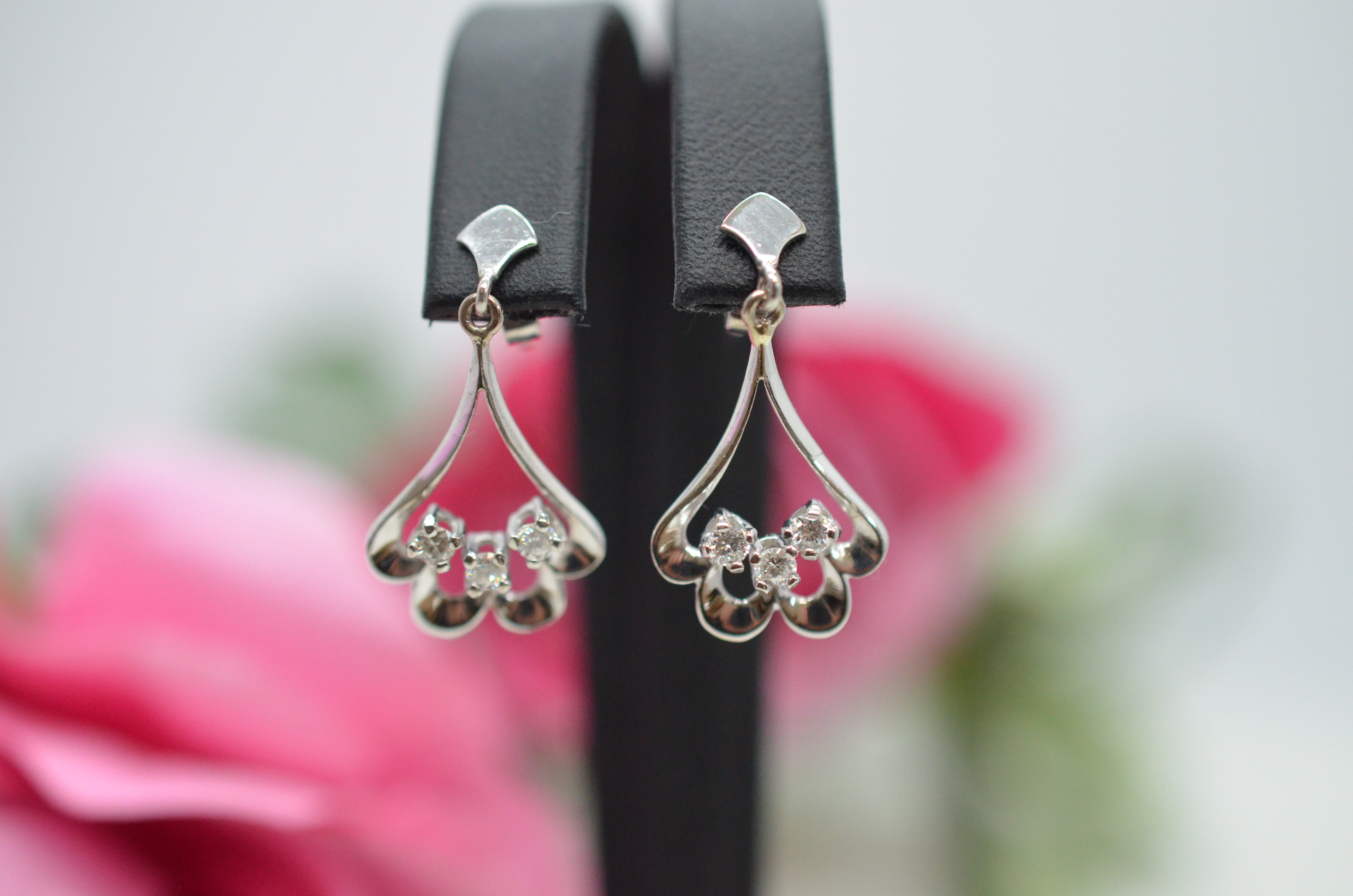 Vintage 18k white gold earrings with white stones