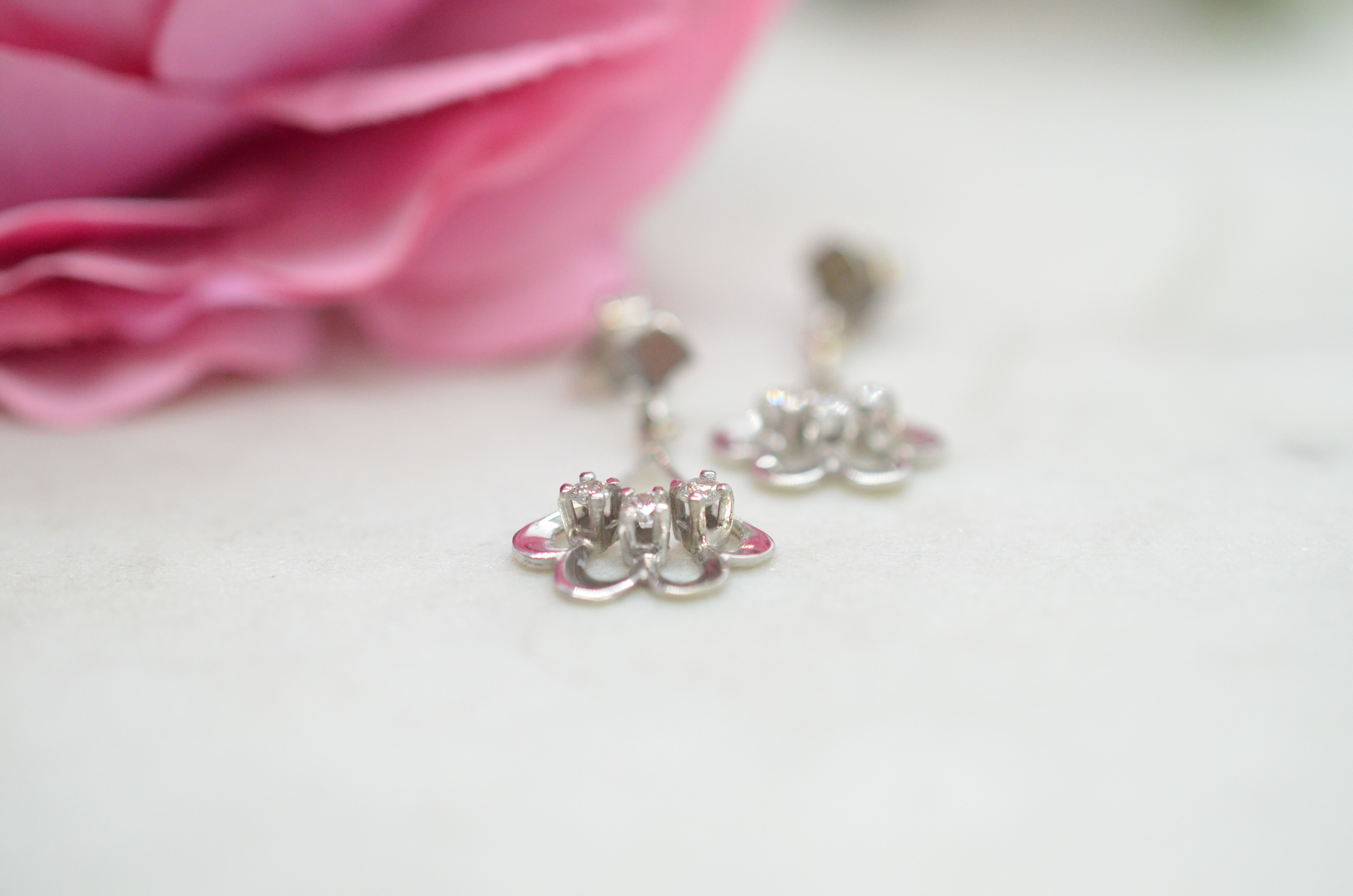 Vintage 18k white gold earrings with white stones - 4