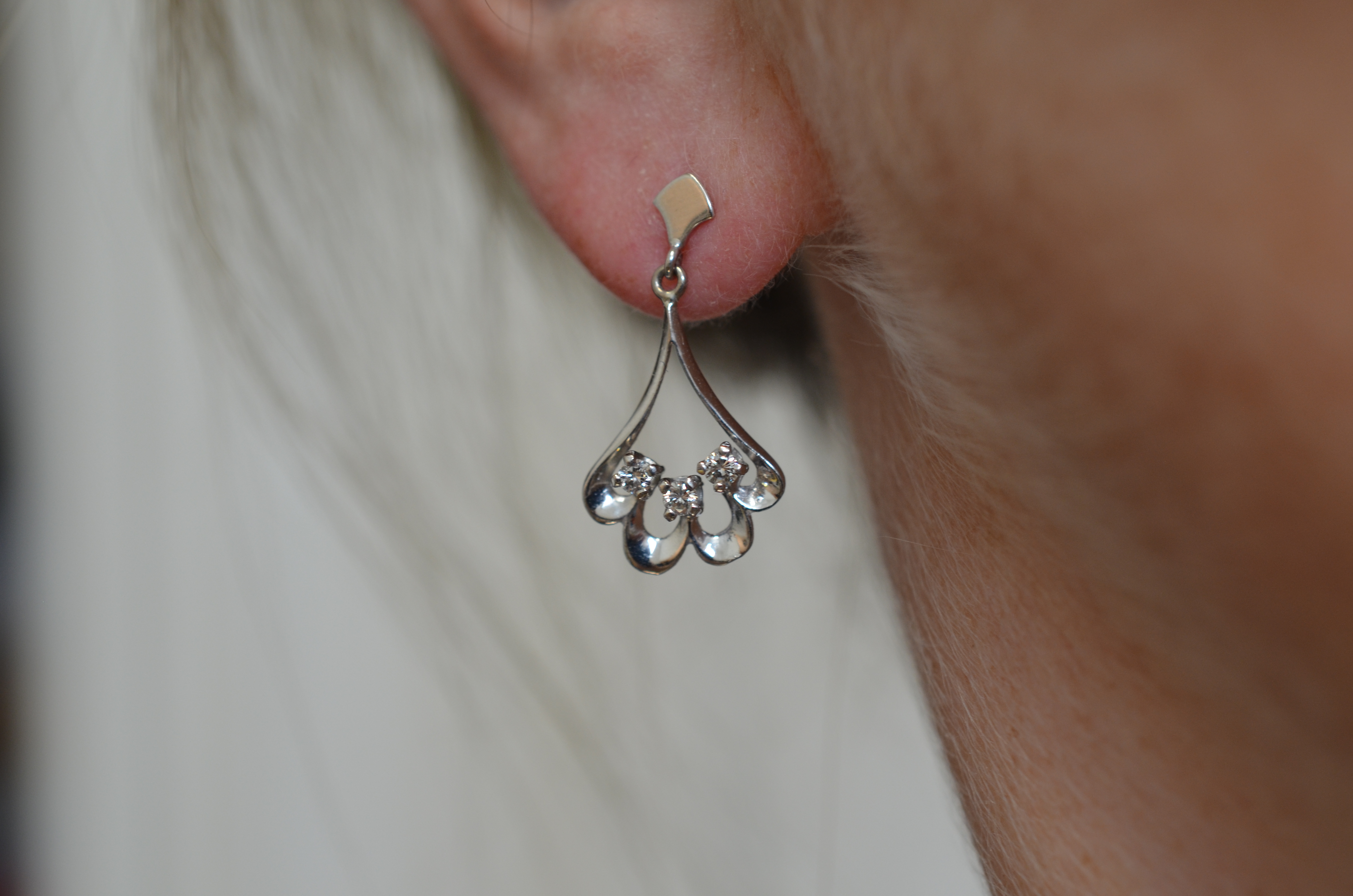Vintage 18k white gold earrings with white stones - 5