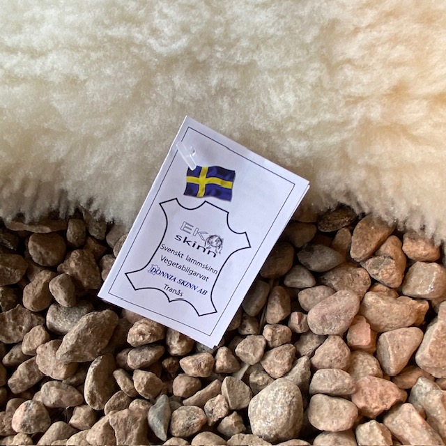 Ytterst mjukt Lammskinn med namnad Ullfilt med hänge - 17