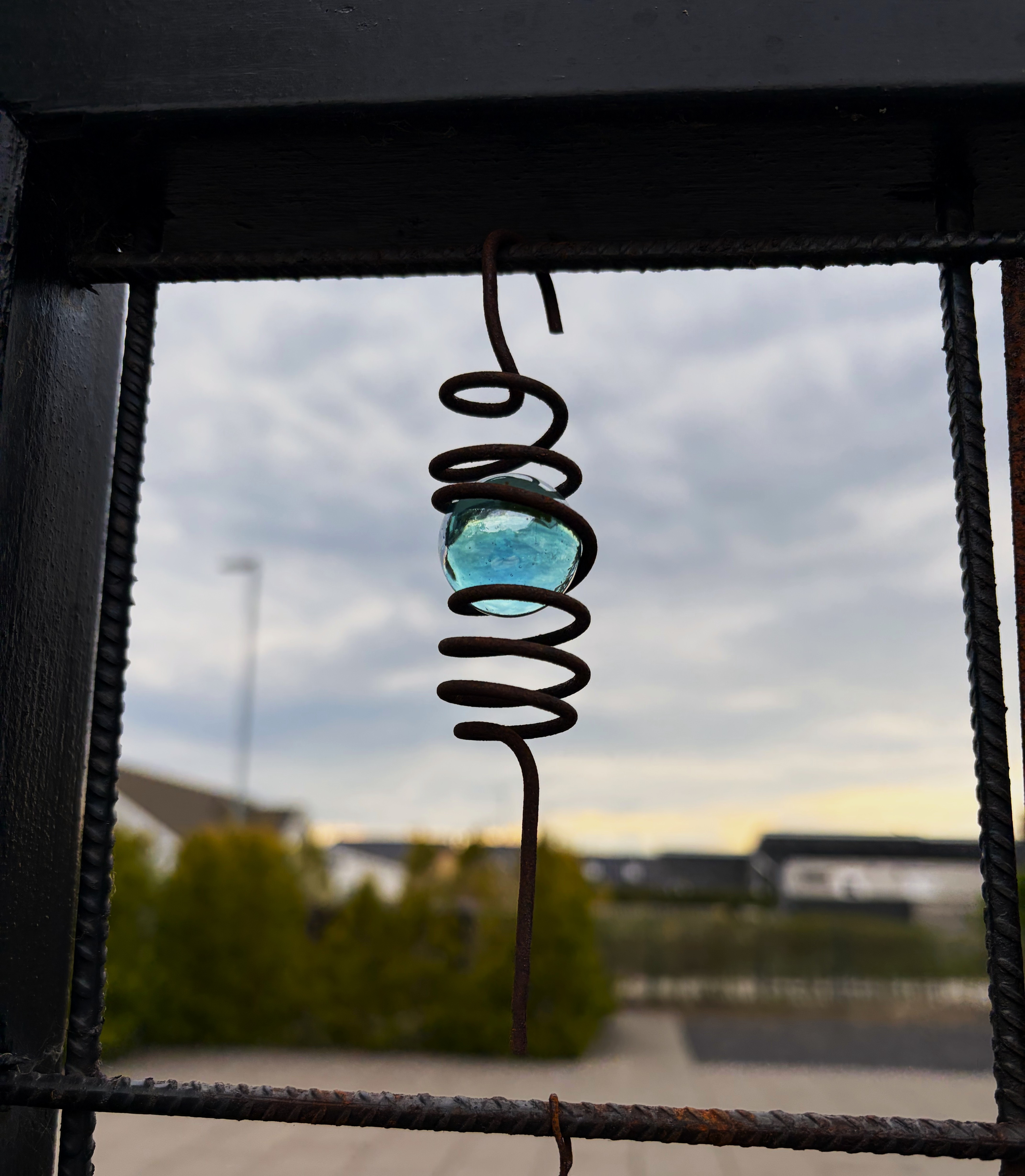 Mini-spiral with a blue glass bead and steel wire for reinforcement mesh - 14x14 cm