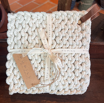 Grytunderlägg PUPILL ribbad ull – Vit 20x20cm 2-pack