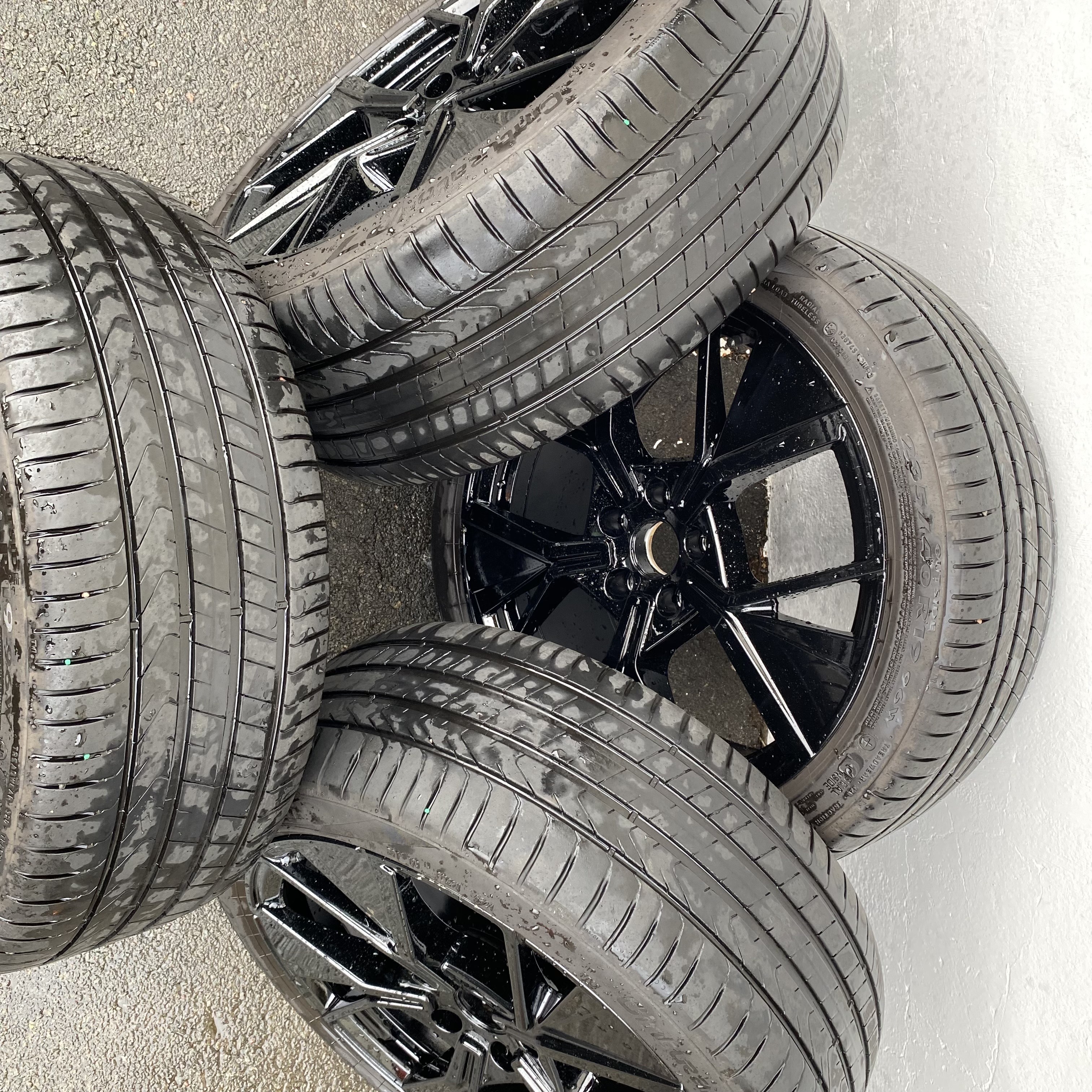 Kompletta Sommarhjul | 19" Volkswagen Passat B9 LEEDS | 5x112 8x19 ET44 57.1 + 235/40 R19 96W + XL SEAL INSIDE Pirelli Cinturato P7 | V45-2024 | 5.5mm | 5.5mm | 5mm | 5mm - 5