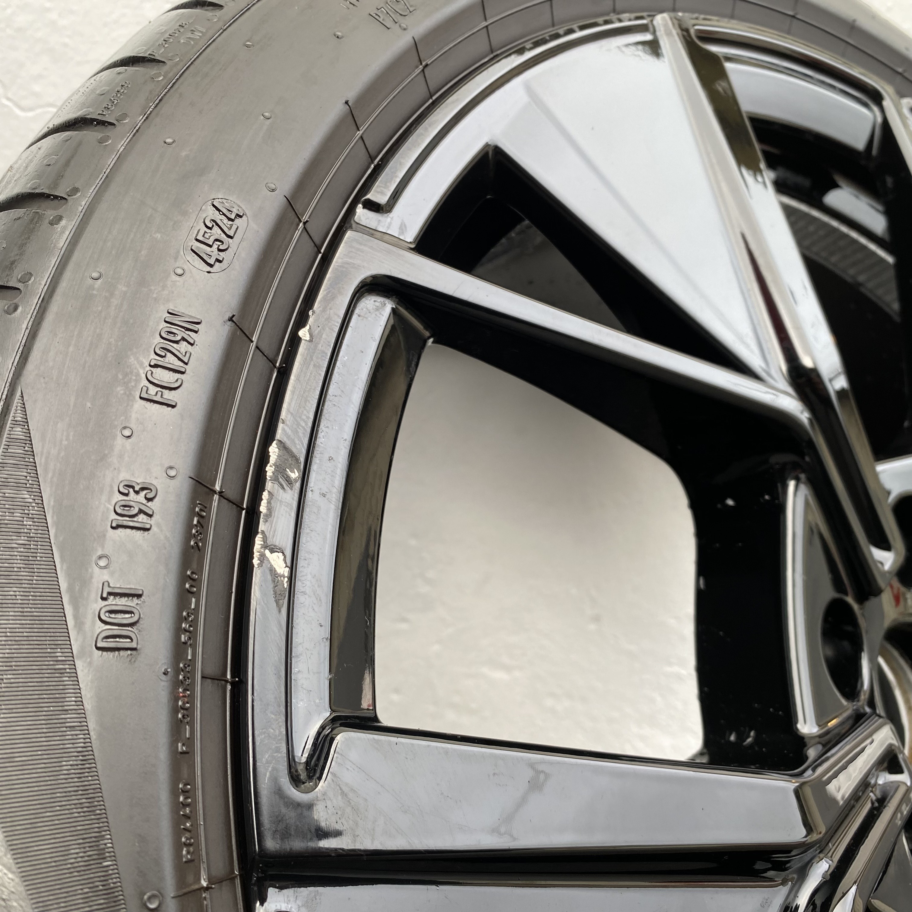 Kompletta Sommarhjul | 19" Volkswagen Passat B9 LEEDS | 5x112 8x19 ET44 57.1 + 235/40 R19 96W + XL SEAL INSIDE Pirelli Cinturato P7 | V45-2024 | 5.5mm | 5.5mm | 5mm | 5mm - 13