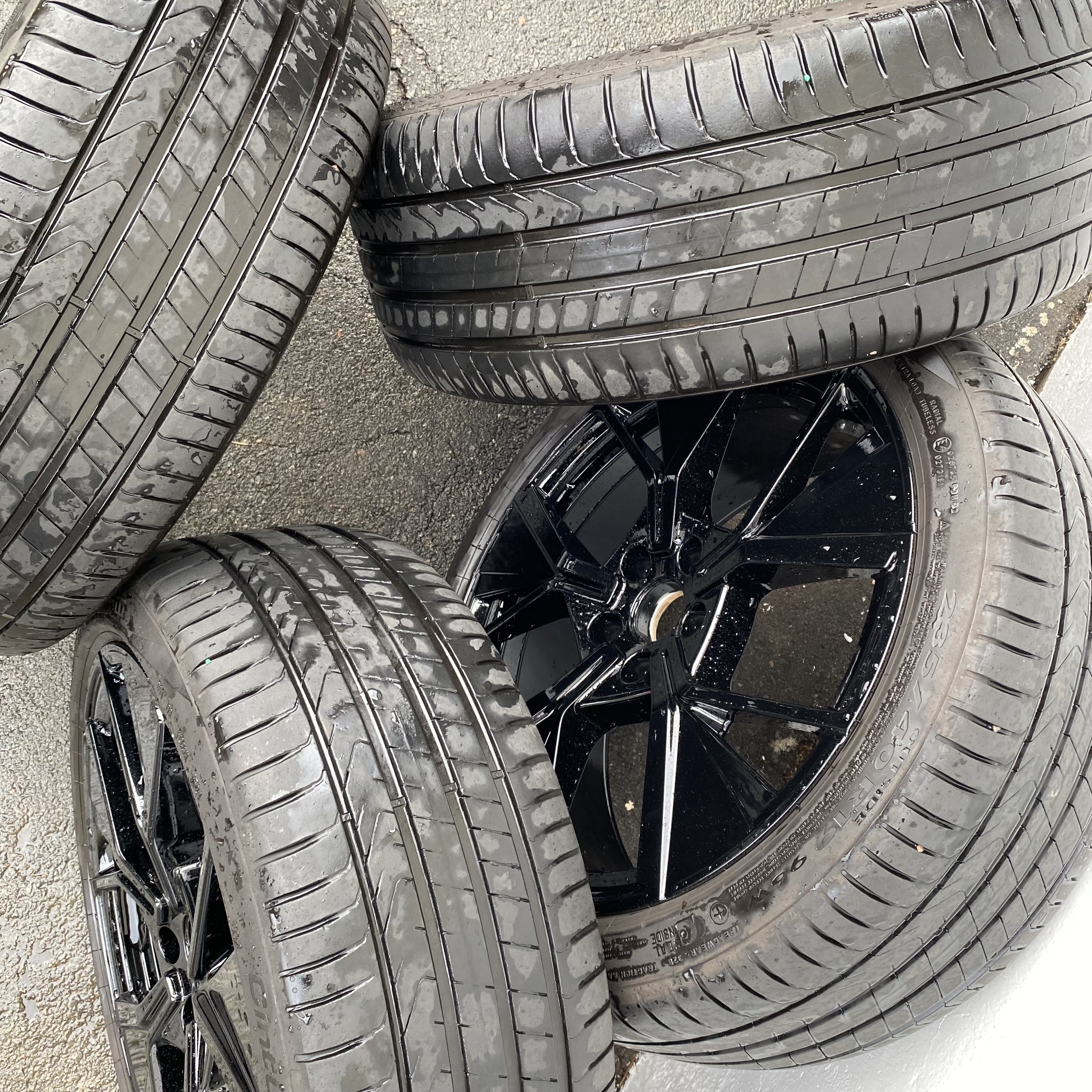 Kompletta Sommarhjul | 19" Volkswagen Passat B9 LEEDS | 5x112 8x19 ET44 57.1 + 235/40 R19 96W + XL SEAL INSIDE Pirelli Cinturato P7 | V45-2024 | 5.5mm | 5.5mm | 5mm | 5mm - 6