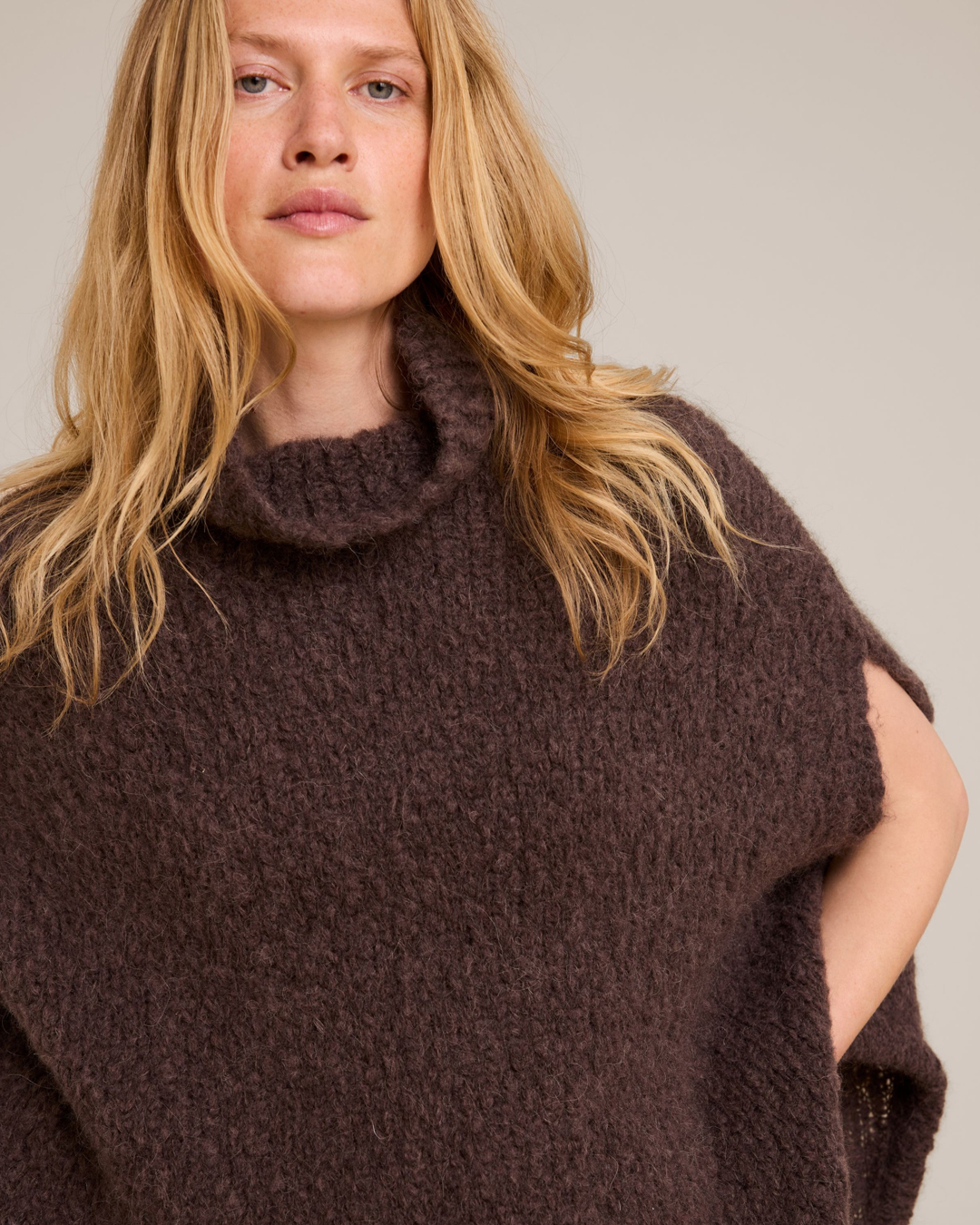 Poncho Paz med polo mörkbrun - 2