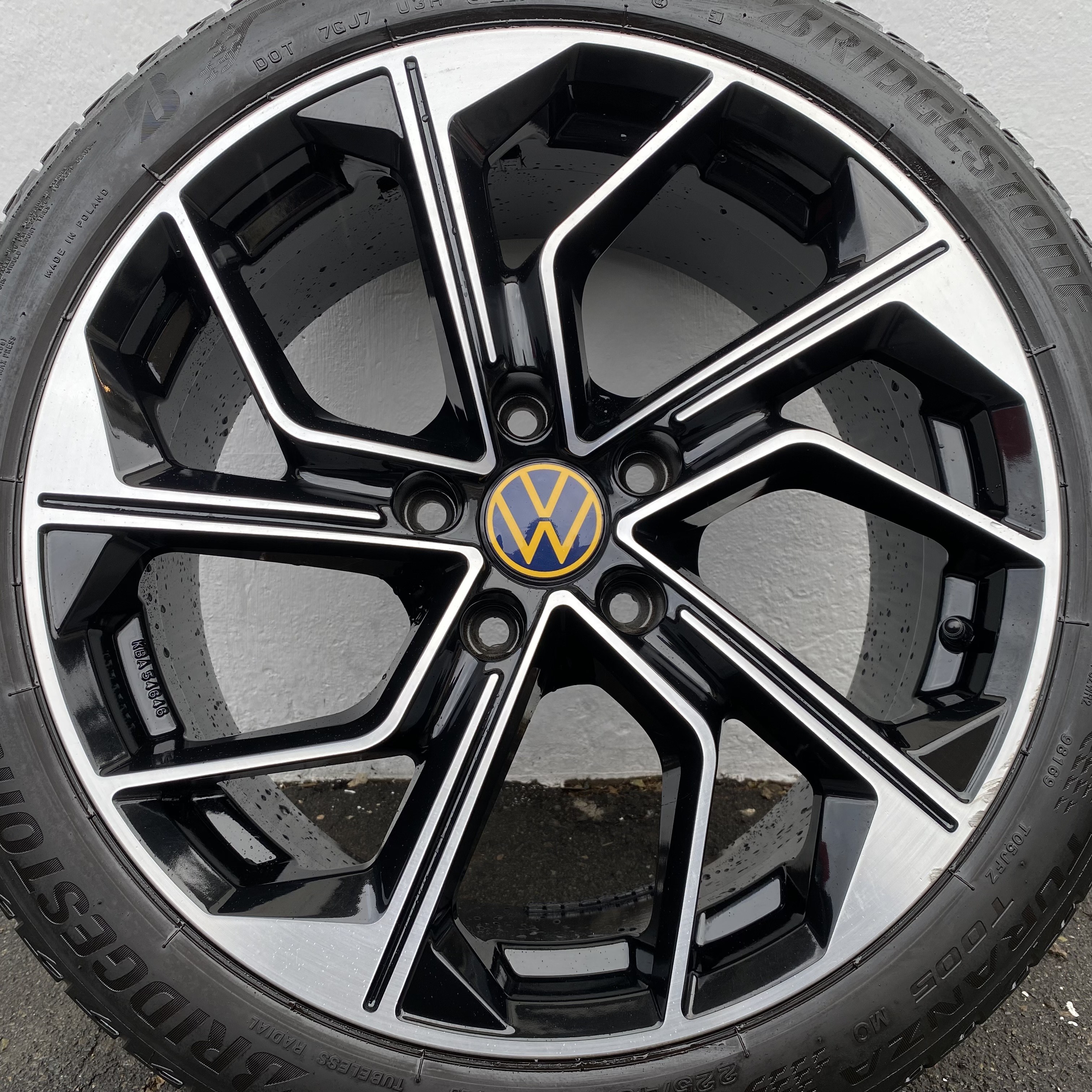 Kompletta Sommarhjul | 18" RVS Black Polish | 5x120 8x18 ET50 65.1 + 225/45 R18 91W MO Bridgestone Turanza T005 | V30-2020 | 6mm | 6mm | 5mm | 5mm - 9
