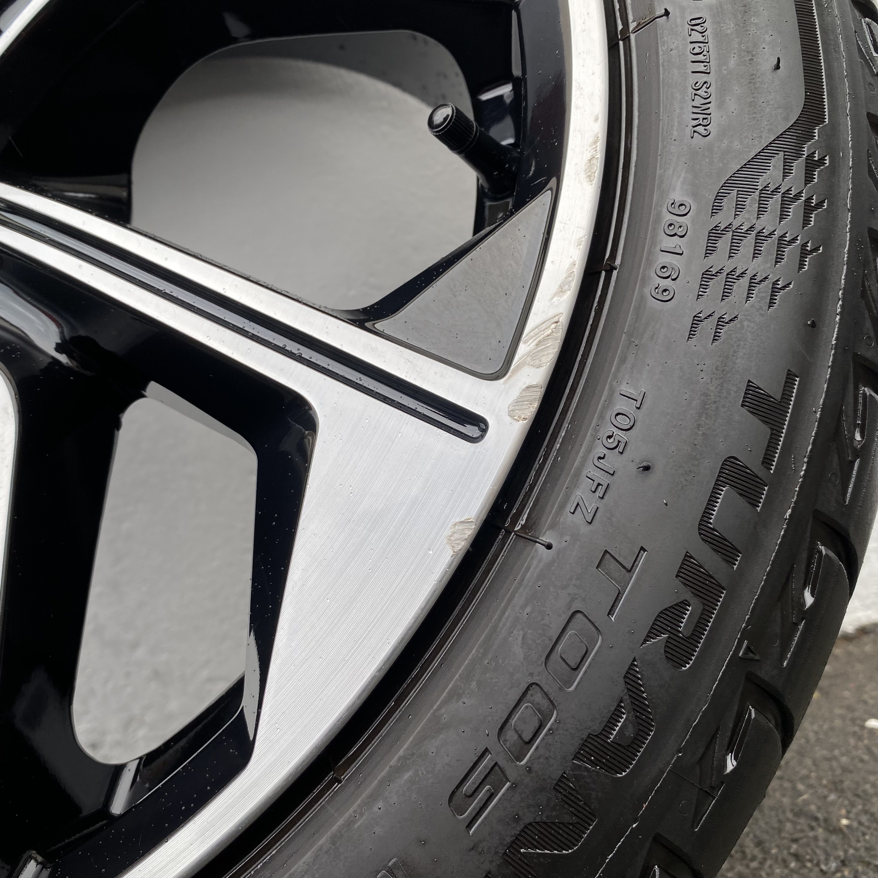 Kompletta Sommarhjul | 18" RVS Black Polish | 5x120 8x18 ET50 65.1 + 225/45 R18 91W MO Bridgestone Turanza T005 | V30-2020 | 6mm | 6mm | 5mm | 5mm - 10