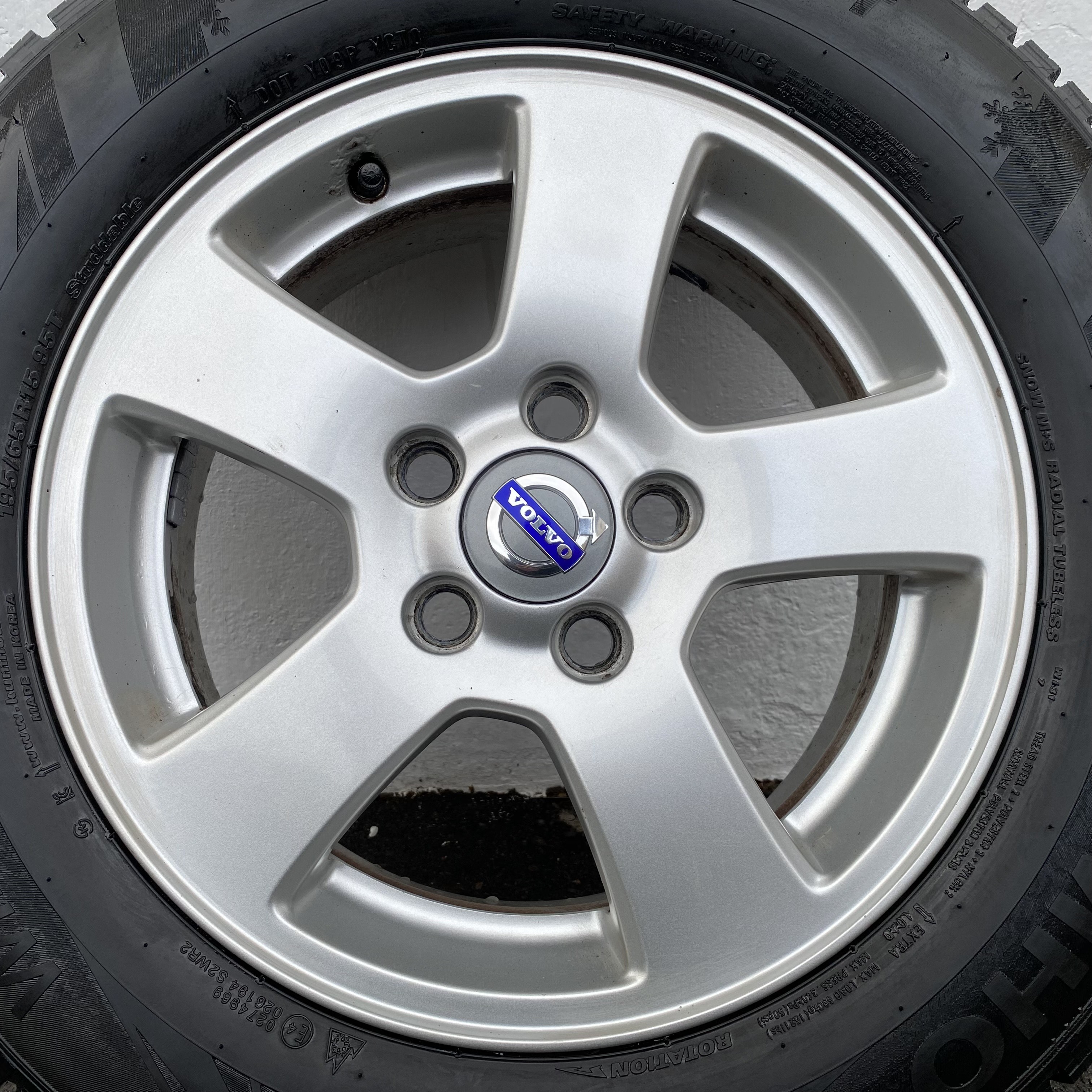 Kompletta Vinterhjul DUBB | 15" VOLVO 30714962 | 5x108 6x15 ET46 63.4 +  195/65 R15 Kumho Winter Craft Ice Wi31 | V14-2016 |8|8|8|8mm - 11