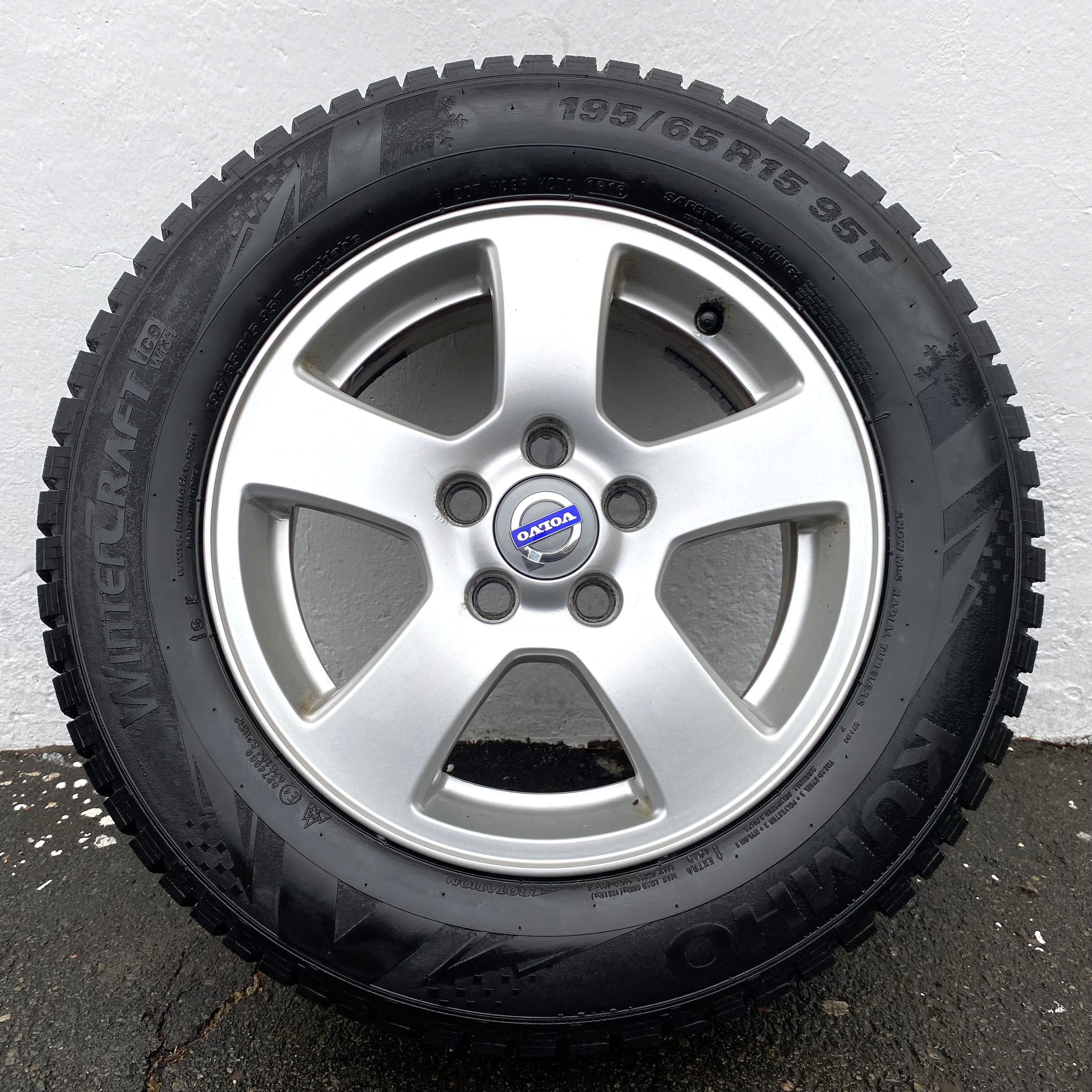 Kompletta Vinterhjul DUBB | 15" VOLVO 30714962 | 5x108 6x15 ET46 63.4 +  195/65 R15 Kumho Winter Craft Ice Wi31 | V14-2016 |8|8|8|8mm - 6