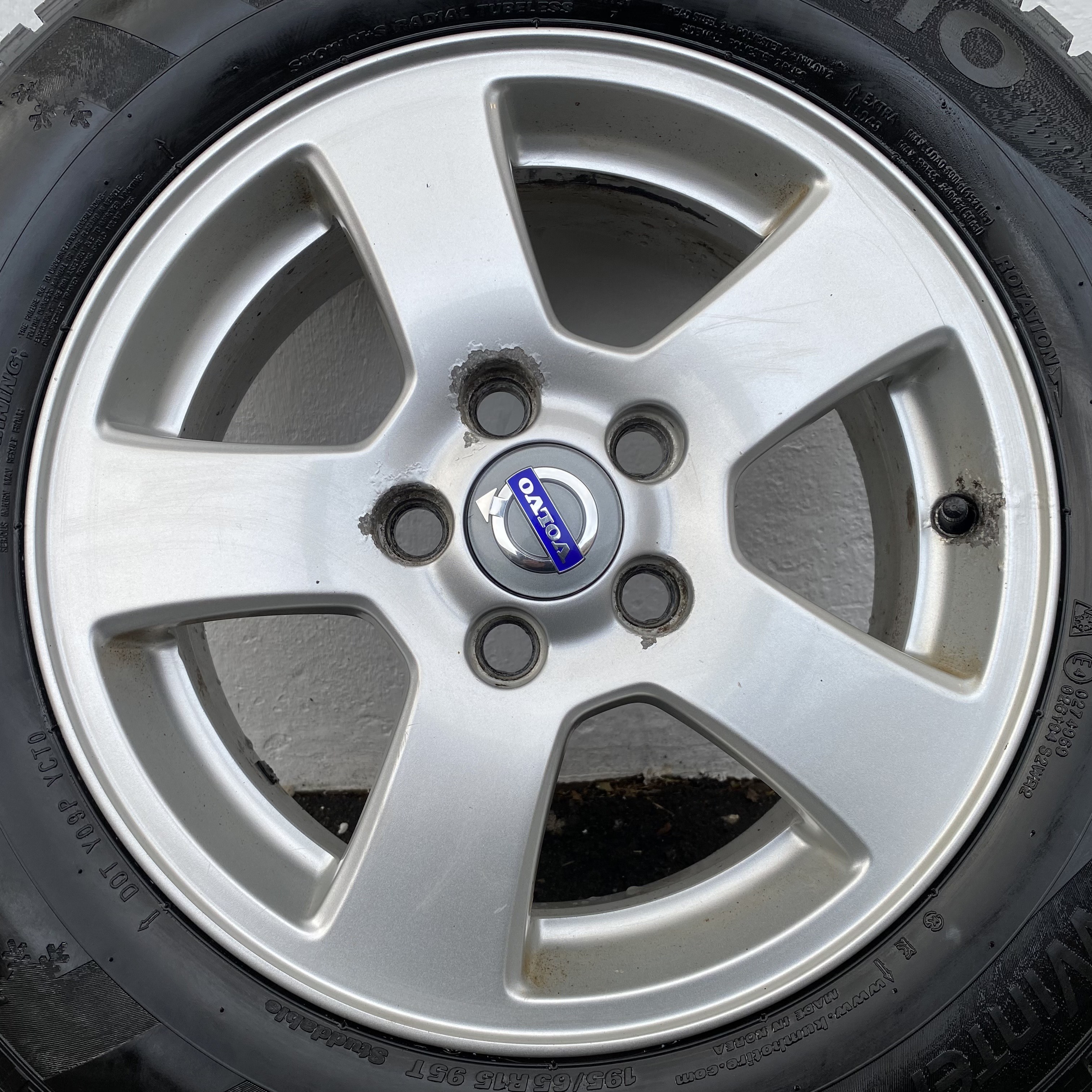 Kompletta Vinterhjul DUBB | 15" VOLVO 30714962 | 5x108 6x15 ET46 63.4 +  195/65 R15 Kumho Winter Craft Ice Wi31 | V14-2016 |8|8|8|8mm - 13