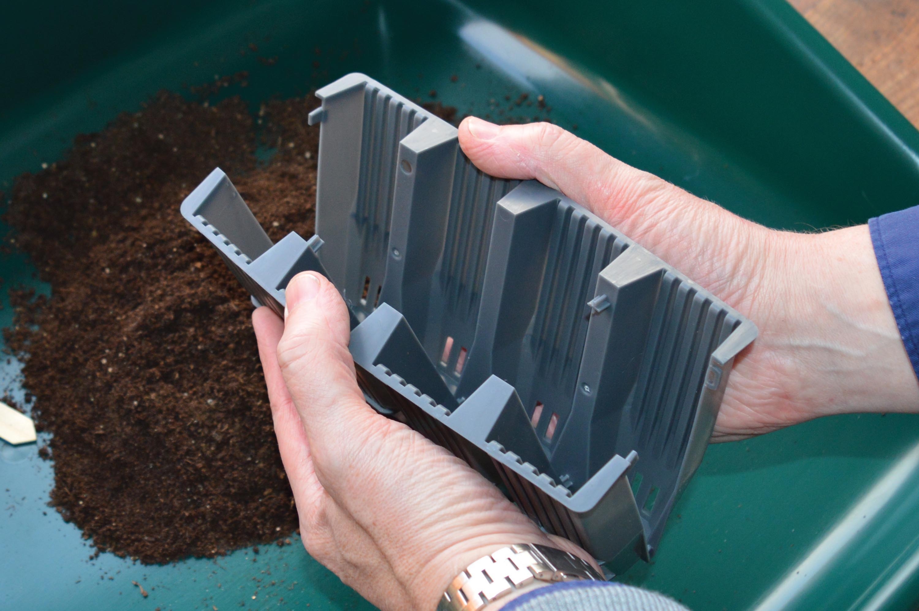 Pluggbrätte - Deep Root Plant - 28 celler - 9