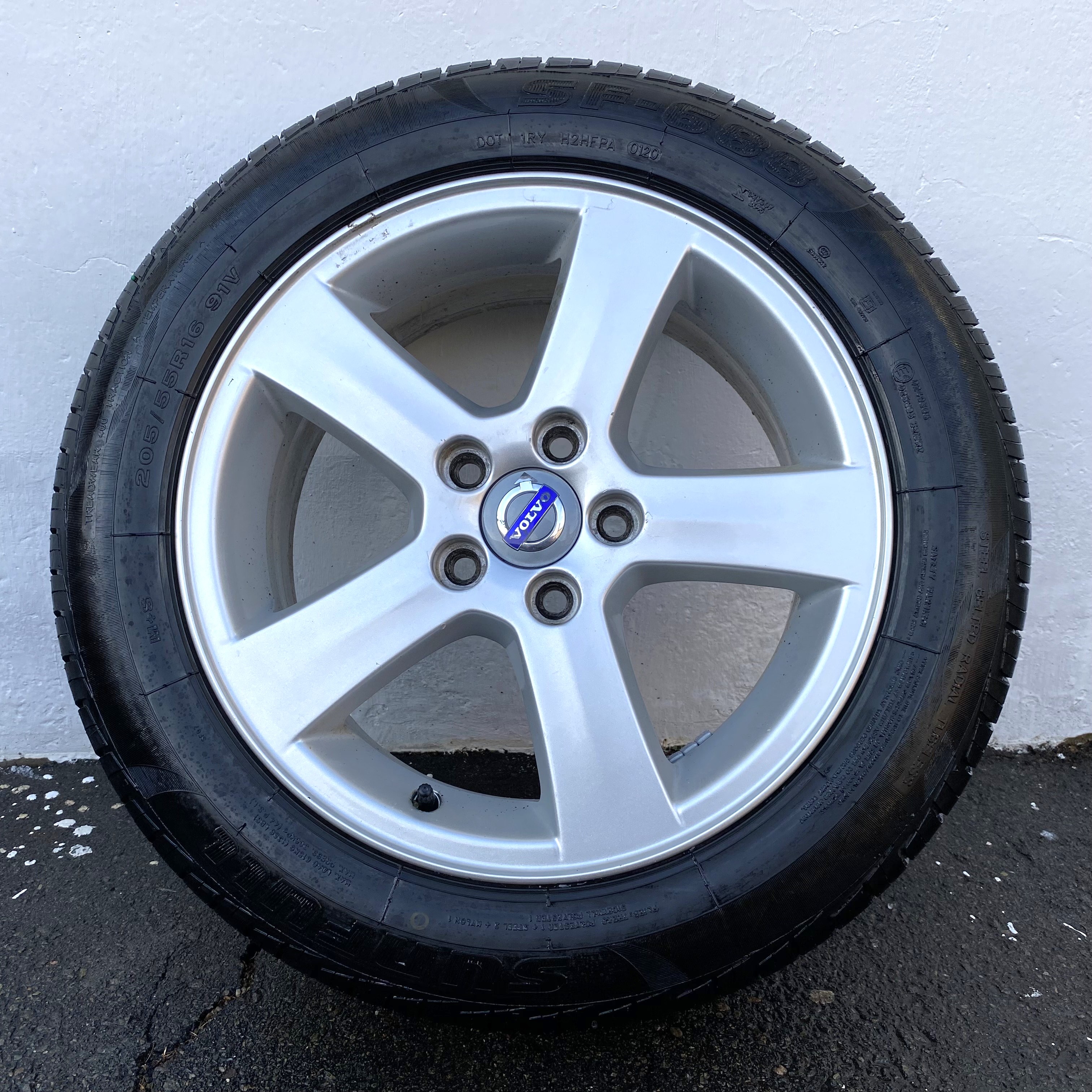 Kompletta Sommarhjul | 16" VOLVO 30672911 | 5x108 7x16 ET49 63.4 + 2 st 205/55 R16 94V Kumho EcoWing ES31 | V44-2020 | 6.5mm | 6.8m + 2 st 205/55 R16 91V Sunfull SF688m | V01-2020 | 6mm | 6mm  - 9