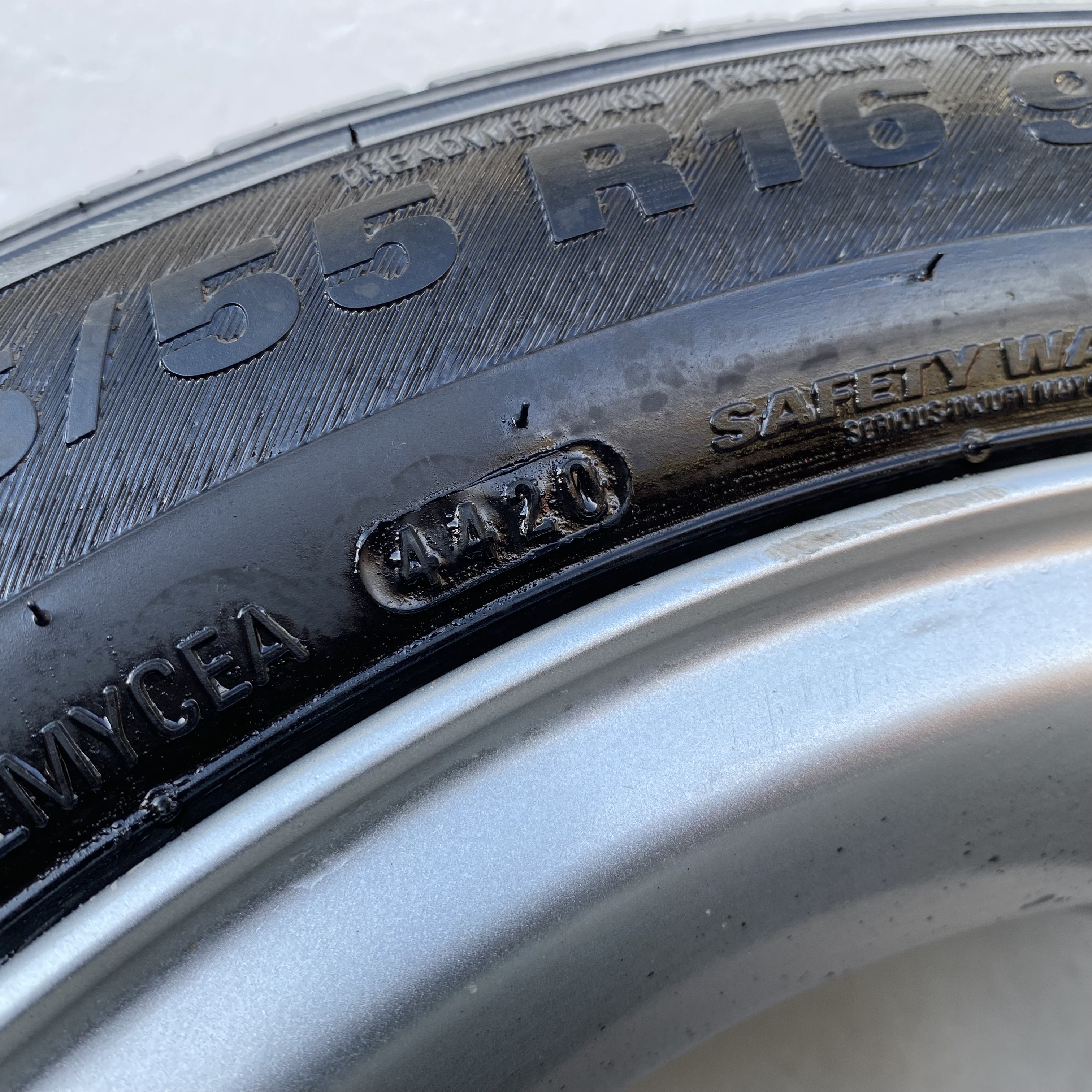 Kompletta Sommarhjul | 16" VOLVO 30672911 | 5x108 7x16 ET49 63.4 + 2 st 205/55 R16 94V Kumho EcoWing ES31 | V44-2020 | 6.5mm | 6.8m + 2 st 205/55 R16 91V Sunfull SF688m | V01-2020 | 6mm | 6mm  - 13