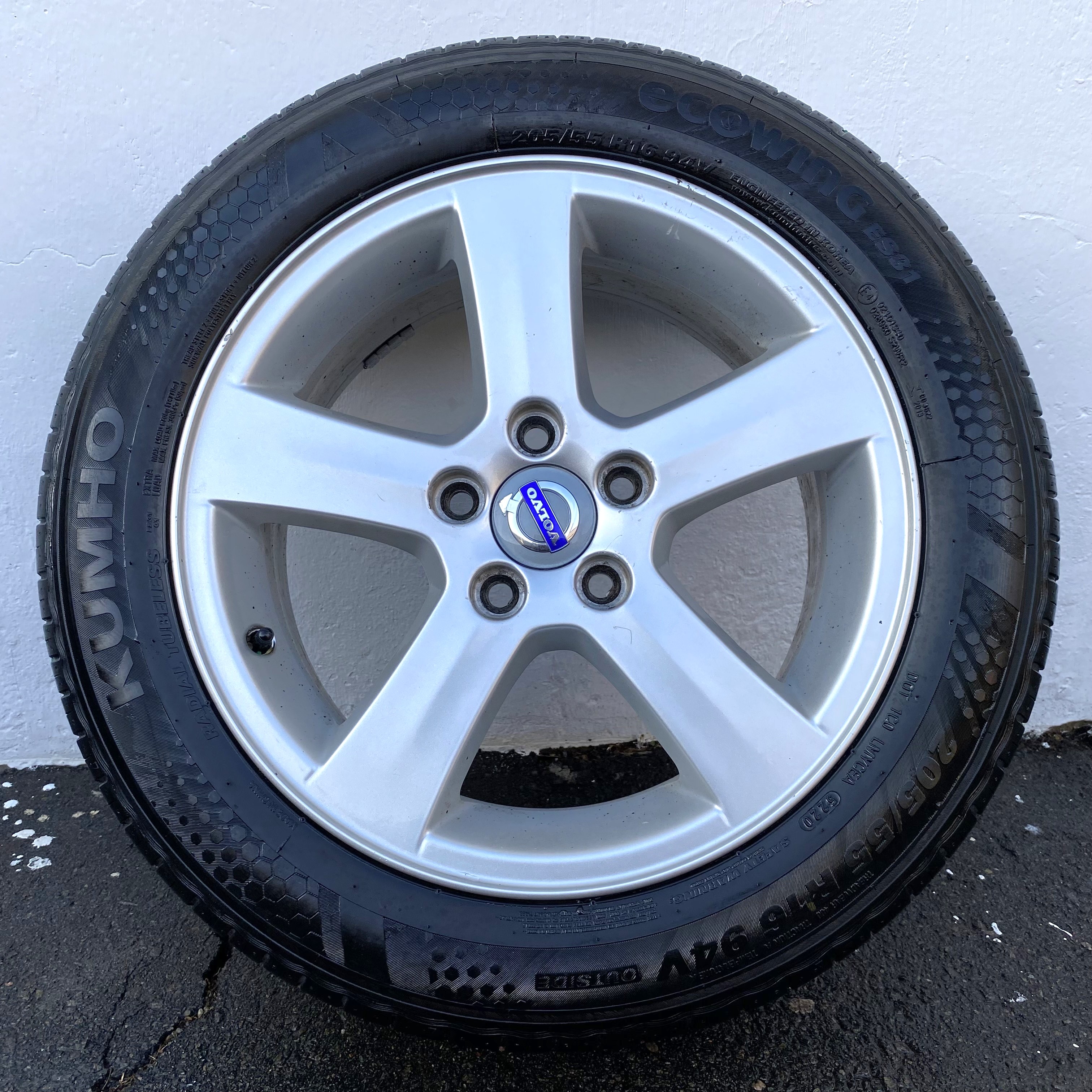 Kompletta Sommarhjul | 16" VOLVO 30672911 | 5x108 7x16 ET49 63.4 + 2 st 205/55 R16 94V Kumho EcoWing ES31 | V44-2020 | 6.5mm | 6.8m + 2 st 205/55 R16 91V Sunfull SF688m | V01-2020 | 6mm | 6mm  - 14