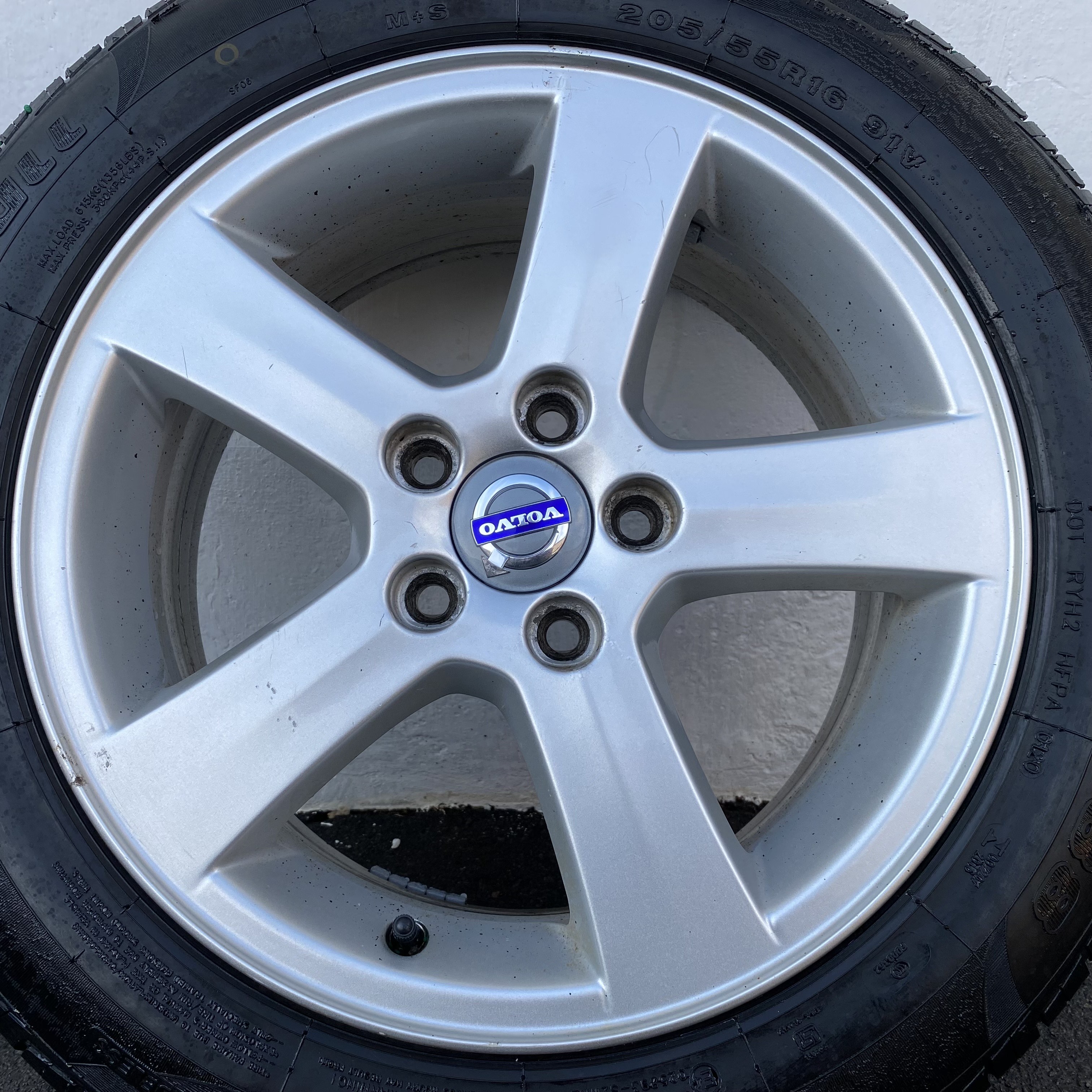 Kompletta Sommarhjul | 16" VOLVO 30672911 | 5x108 7x16 ET49 63.4 + 2 st 205/55 R16 94V Kumho EcoWing ES31 | V44-2020 | 6.5mm | 6.8m + 2 st 205/55 R16 91V Sunfull SF688m | V01-2020 | 6mm | 6mm  - 7