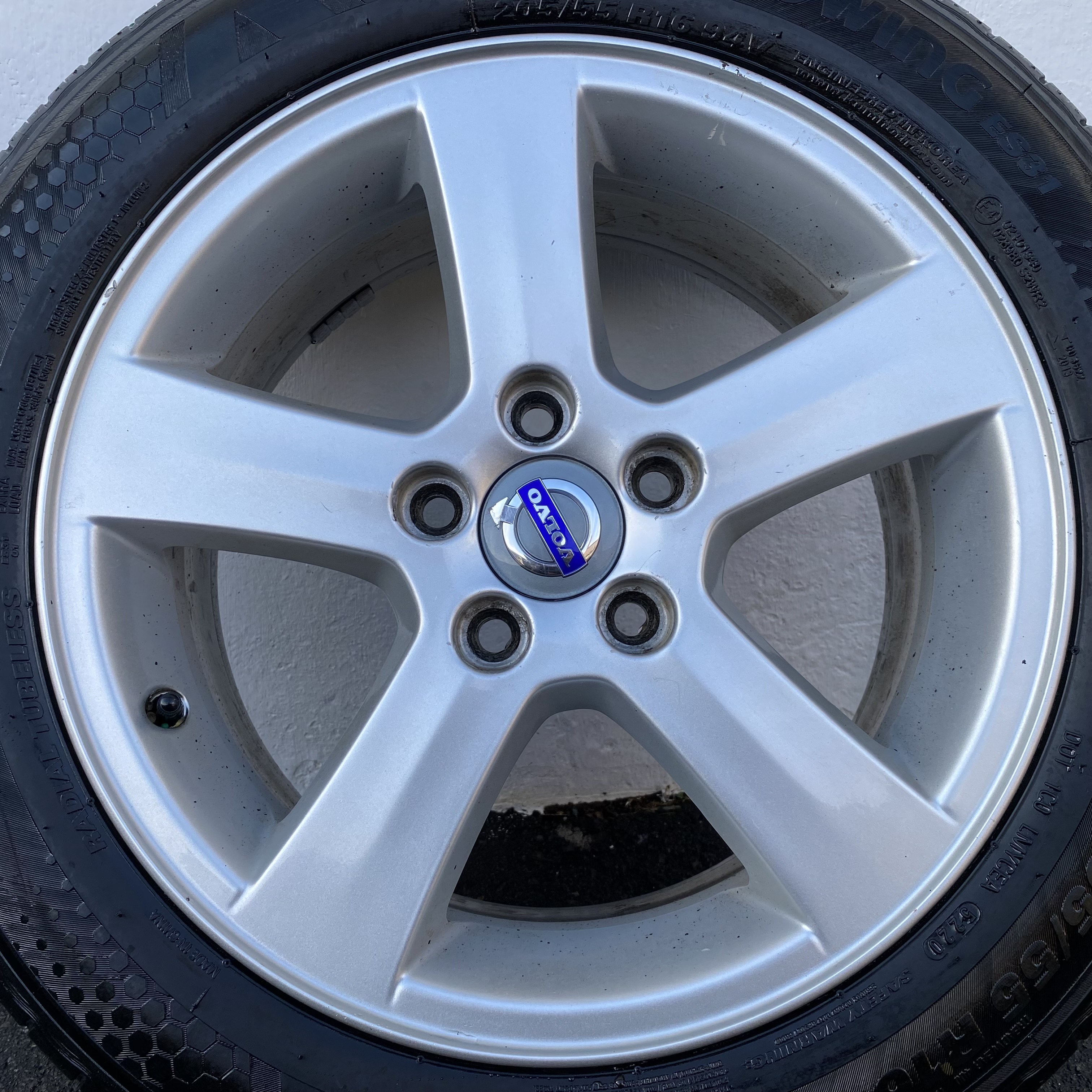 Kompletta Sommarhjul | 16" VOLVO 30672911 | 5x108 7x16 ET49 63.4 + 2 st 205/55 R16 94V Kumho EcoWing ES31 | V44-2020 | 6.5mm | 6.8m + 2 st 205/55 R16 91V Sunfull SF688m | V01-2020 | 6mm | 6mm  - 15