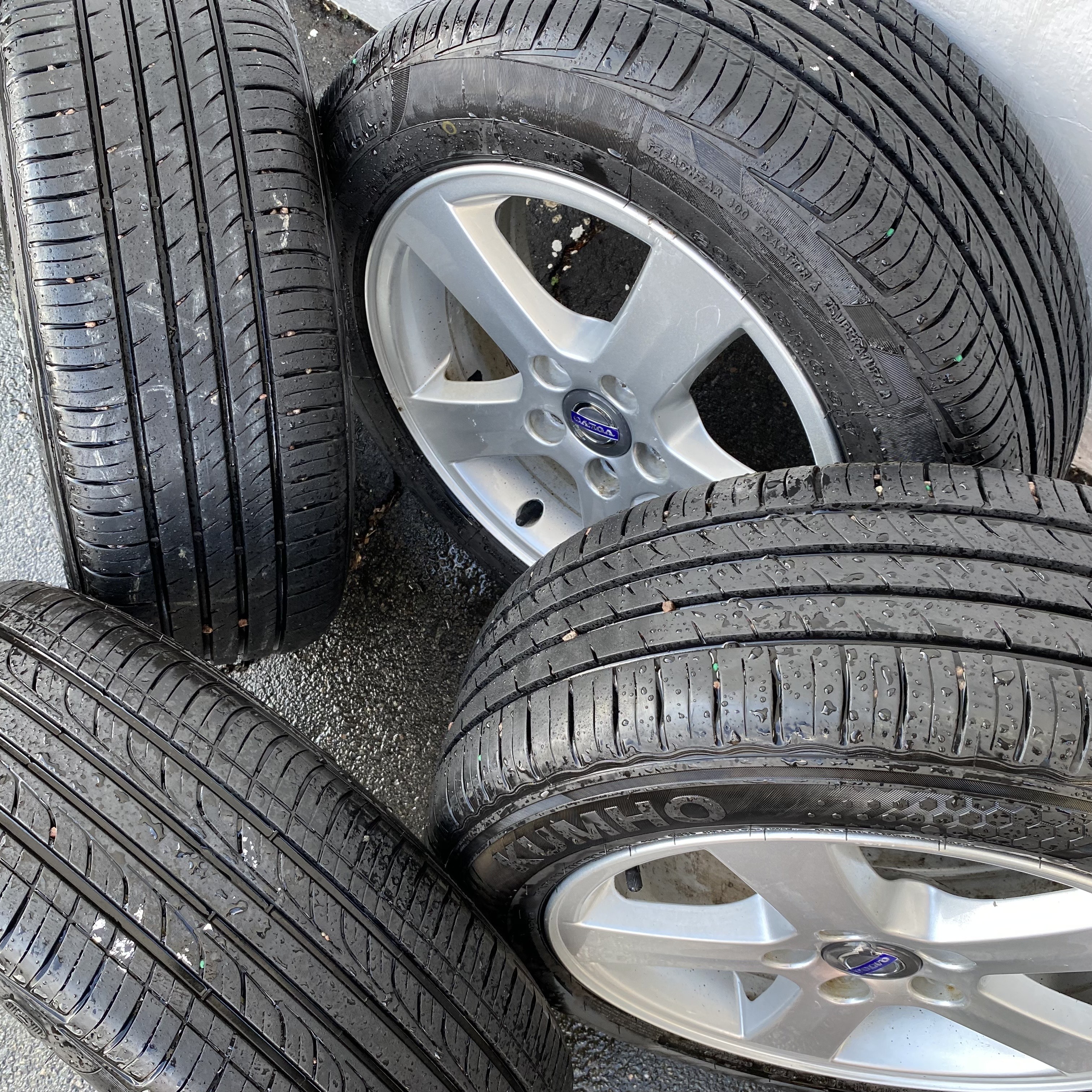 Kompletta Sommarhjul | 16" VOLVO 30672911 | 5x108 7x16 ET49 63.4 + 2 st 205/55 R16 94V Kumho EcoWing ES31 | V44-2020 | 6.5mm | 6.8m + 2 st 205/55 R16 91V Sunfull SF688m | V01-2020 | 6mm | 6mm  - 5