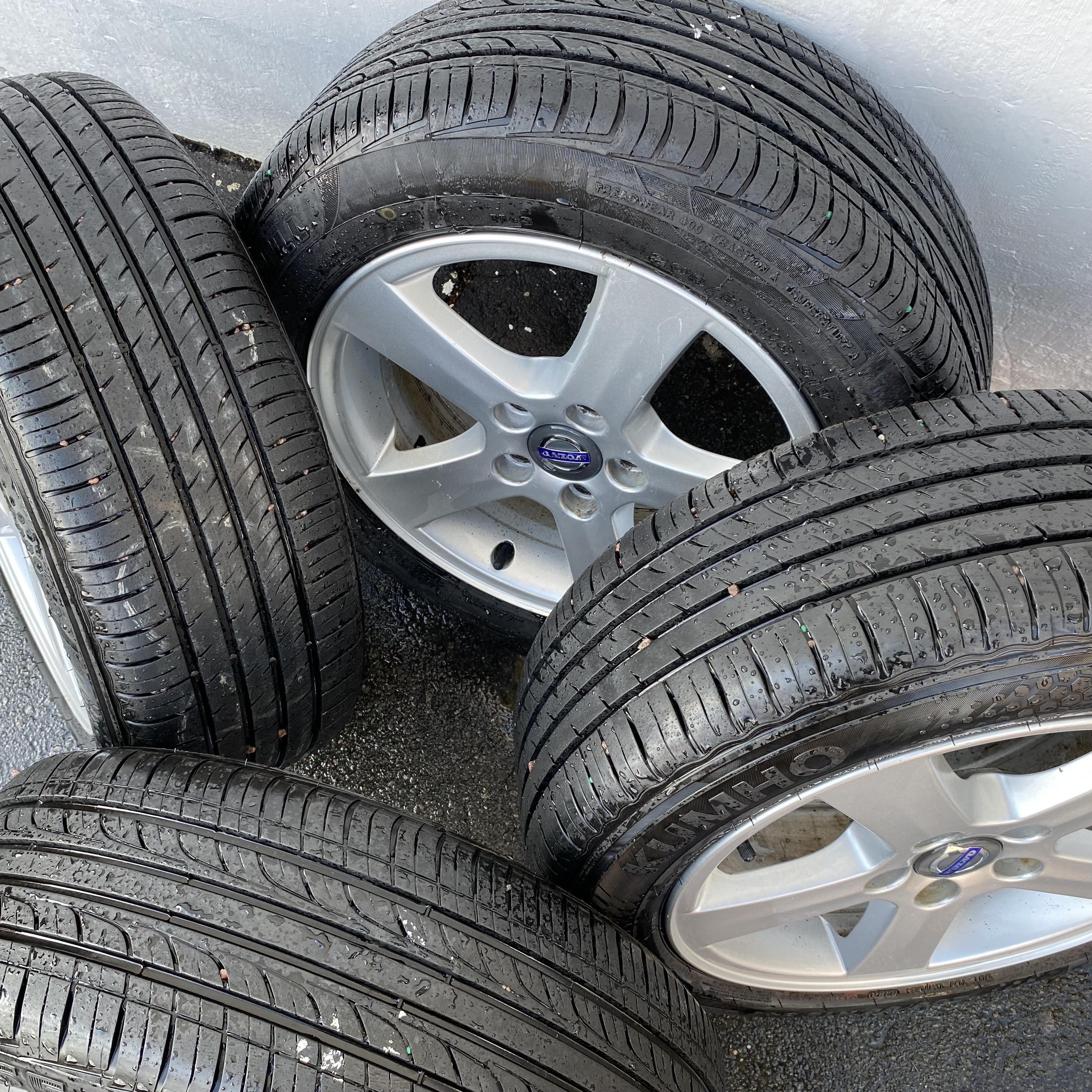 Kompletta Sommarhjul | 16" VOLVO 30672911 | 5x108 7x16 ET49 63.4 + 2 st 205/55 R16 94V Kumho EcoWing ES31 | V44-2020 | 6.5mm | 6.8m + 2 st 205/55 R16 91V Sunfull SF688m | V01-2020 | 6mm | 6mm  - 4