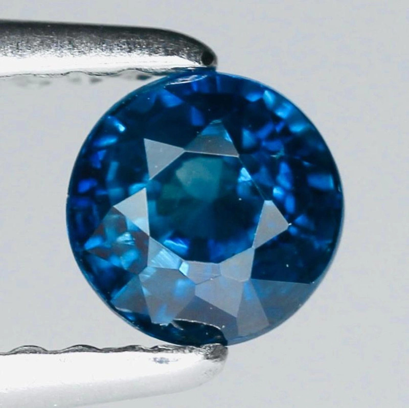 Lyxig 4.2 mm rund naturlig äkta blå safir ifrån Ceylon, Sri Lanka