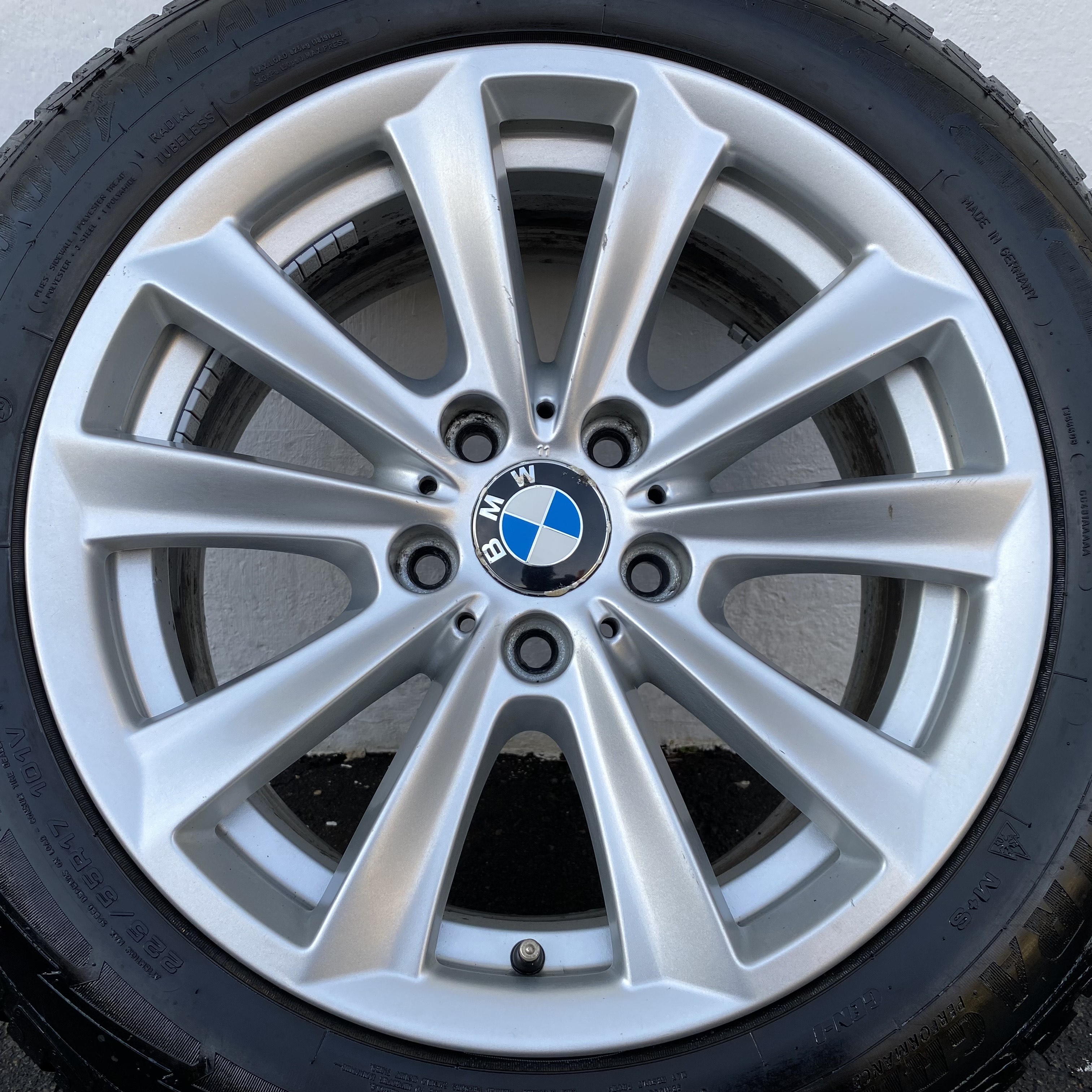 Kompletta Vinterhjul M+S | 17" BMW 6780720 | 5x120 8x17 ET30 72.6 + 225/55 R17 101V Goodyear Ultra Grip Performance GEN-1 | V49-2018 | 6.2mm | 6.2mm | 5.2mm | 5.2mm - 9