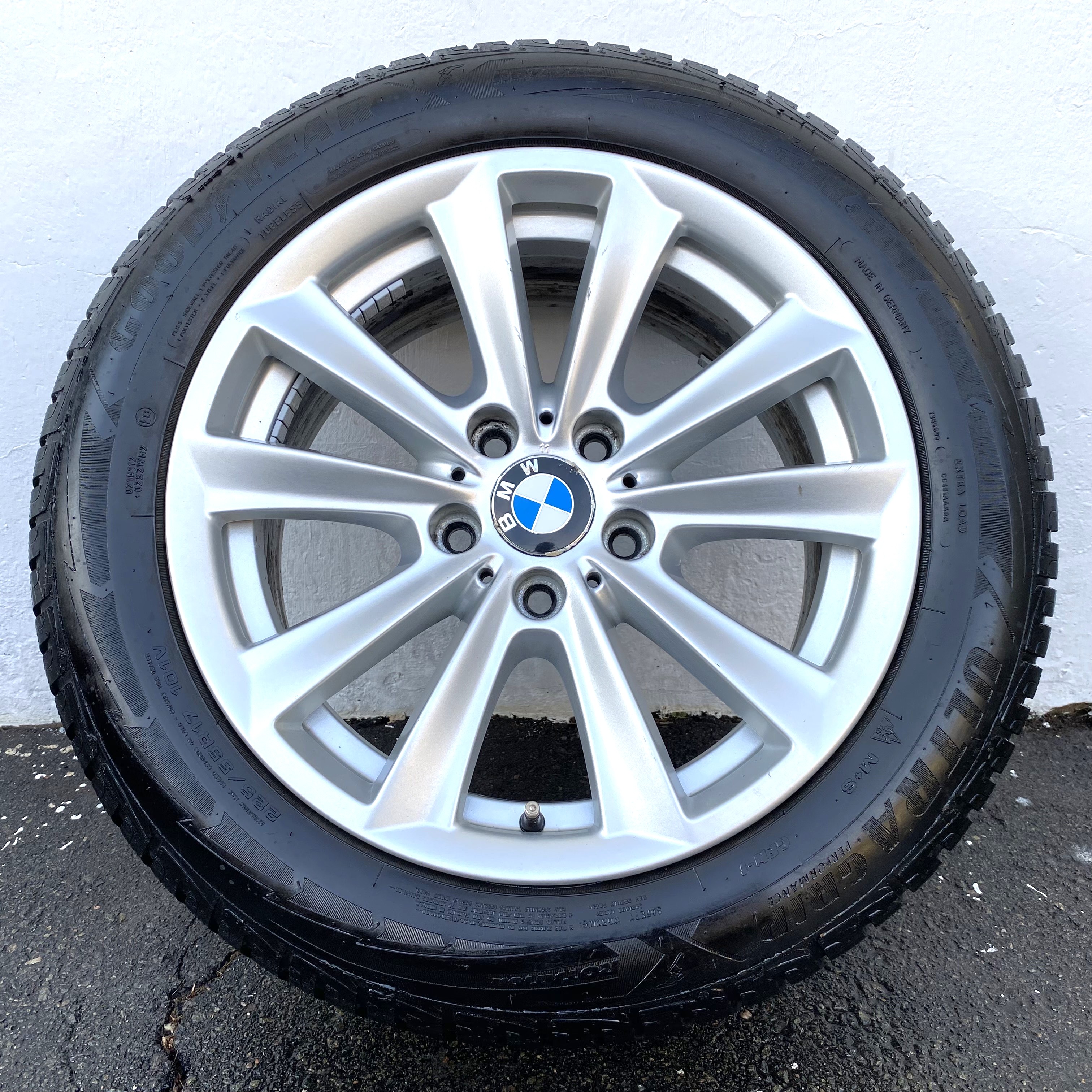 Kompletta Vinterhjul M+S | 17" BMW 6780720 | 5x120 8x17 ET30 72.6 + 225/55 R17 101V Goodyear Ultra Grip Performance GEN-1 | V49-2018 | 6.2mm | 6.2mm | 5.2mm | 5.2mm - 8