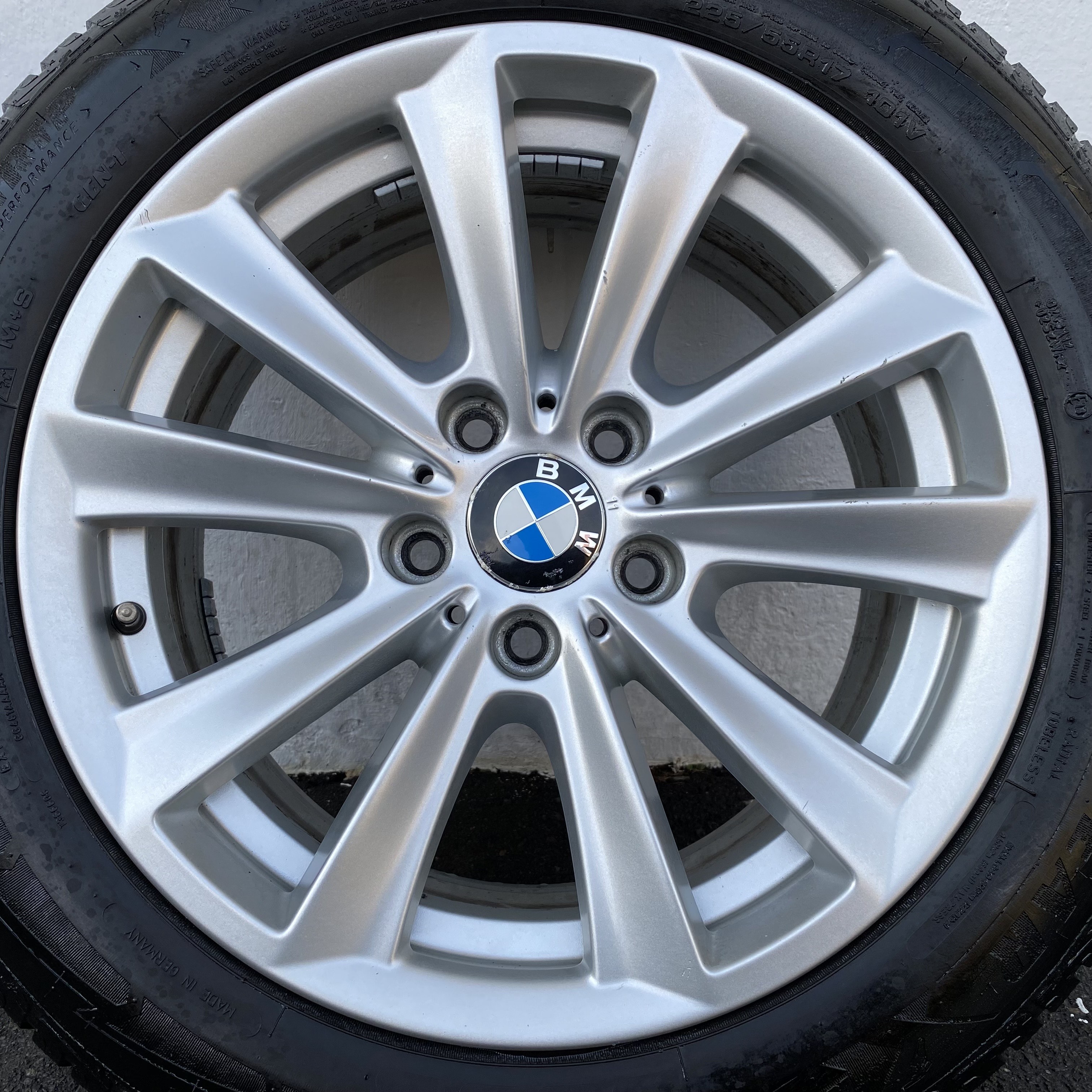 Kompletta Vinterhjul M+S | 17" BMW 6780720 | 5x120 8x17 ET30 72.6 + 225/55 R17 101V Goodyear Ultra Grip Performance GEN-1 | V49-2018 | 6.2mm | 6.2mm | 5.2mm | 5.2mm - 7