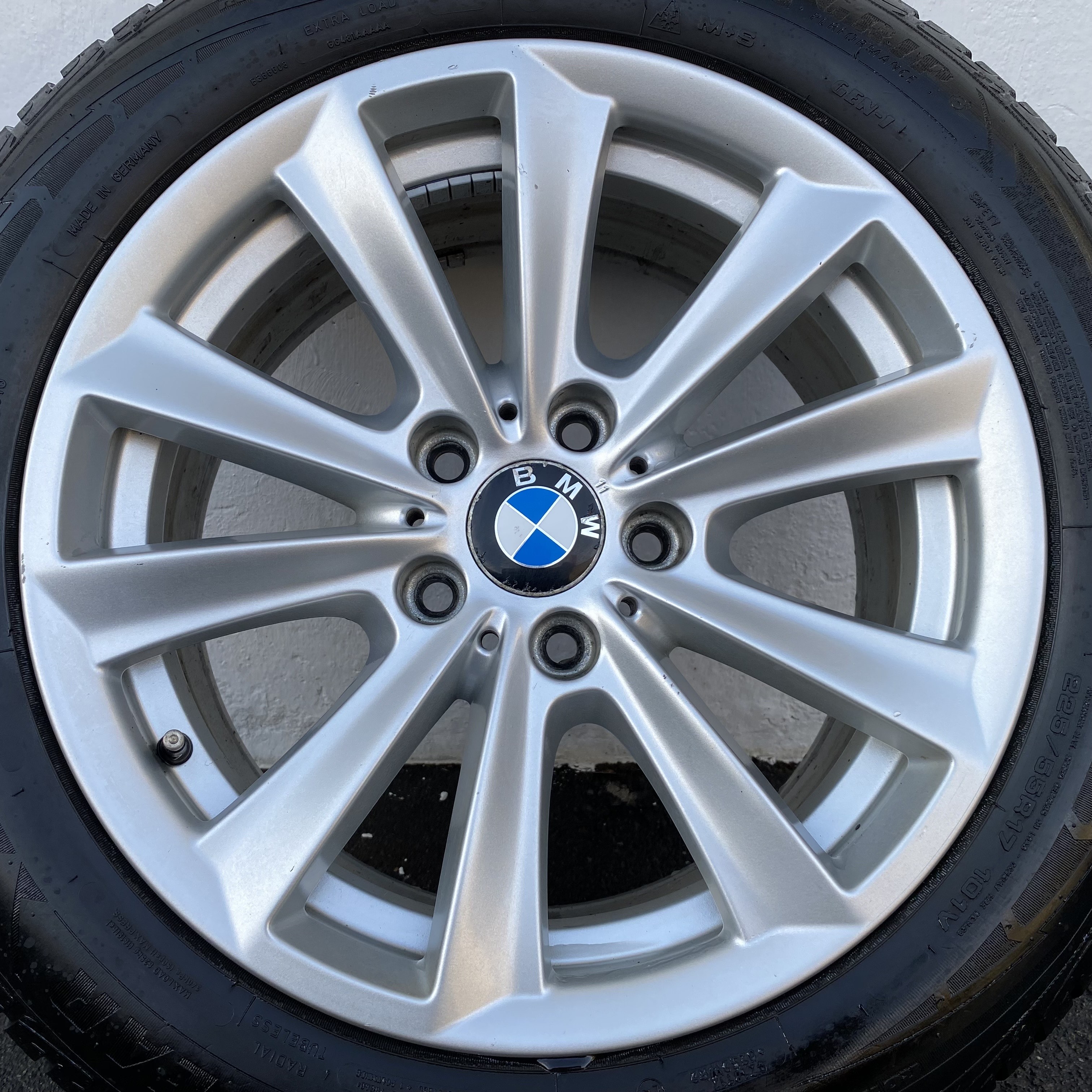 Kompletta Vinterhjul M+S | 17" BMW 6780720 | 5x120 8x17 ET30 72.6 + 225/55 R17 101V Goodyear Ultra Grip Performance GEN-1 | V49-2018 | 6.2mm | 6.2mm | 5.2mm | 5.2mm - 11