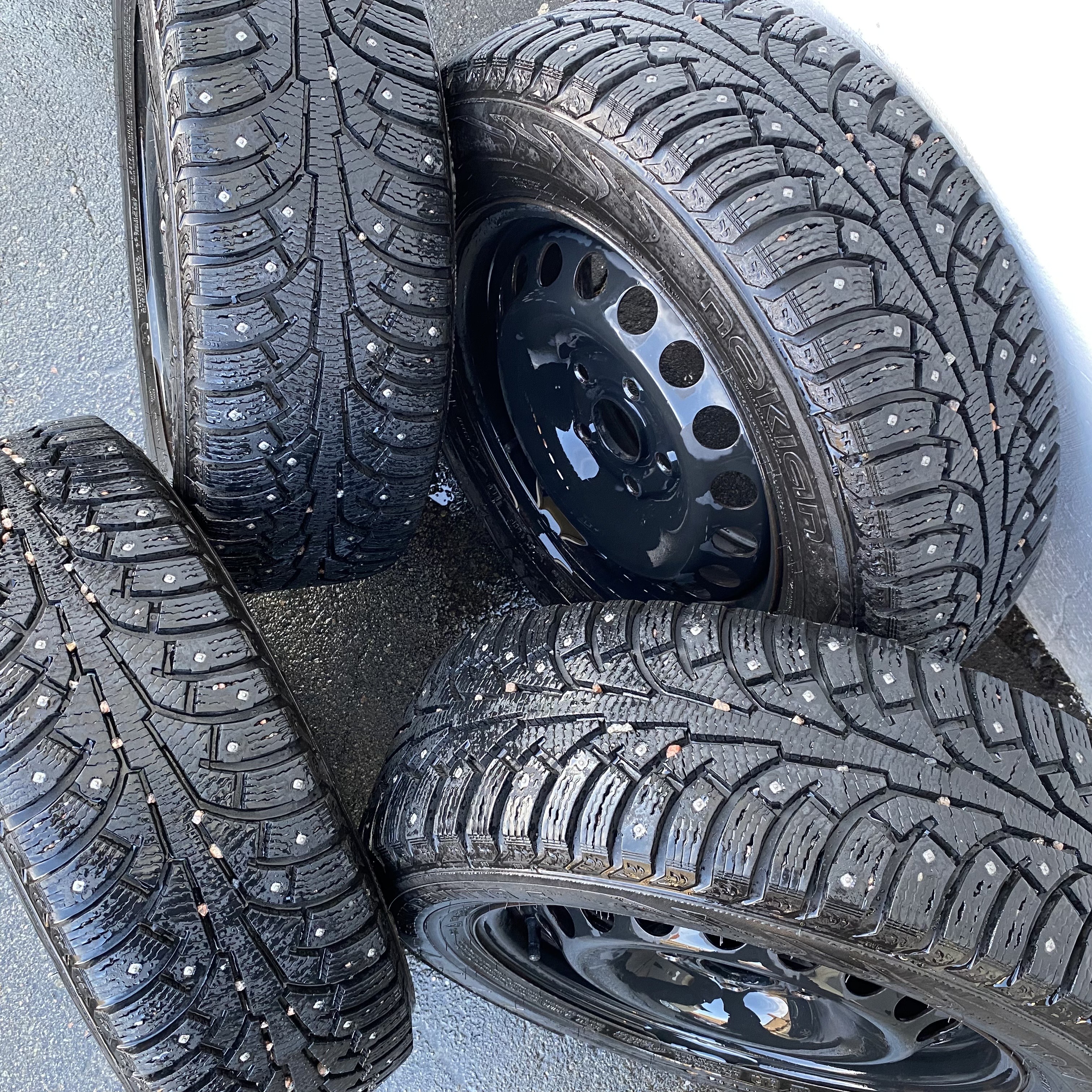 Kompletta Vinterhjul DUBB | 15" VW PLÅT 1KO601027C | 5x112 6x15 ET47 57.1 +  195/65 R15 95T Nokian Hakkapeliitta 5 | V46-2012 | 7.5mm | 7.5mm | 7.5mm | 7.5mm - 5