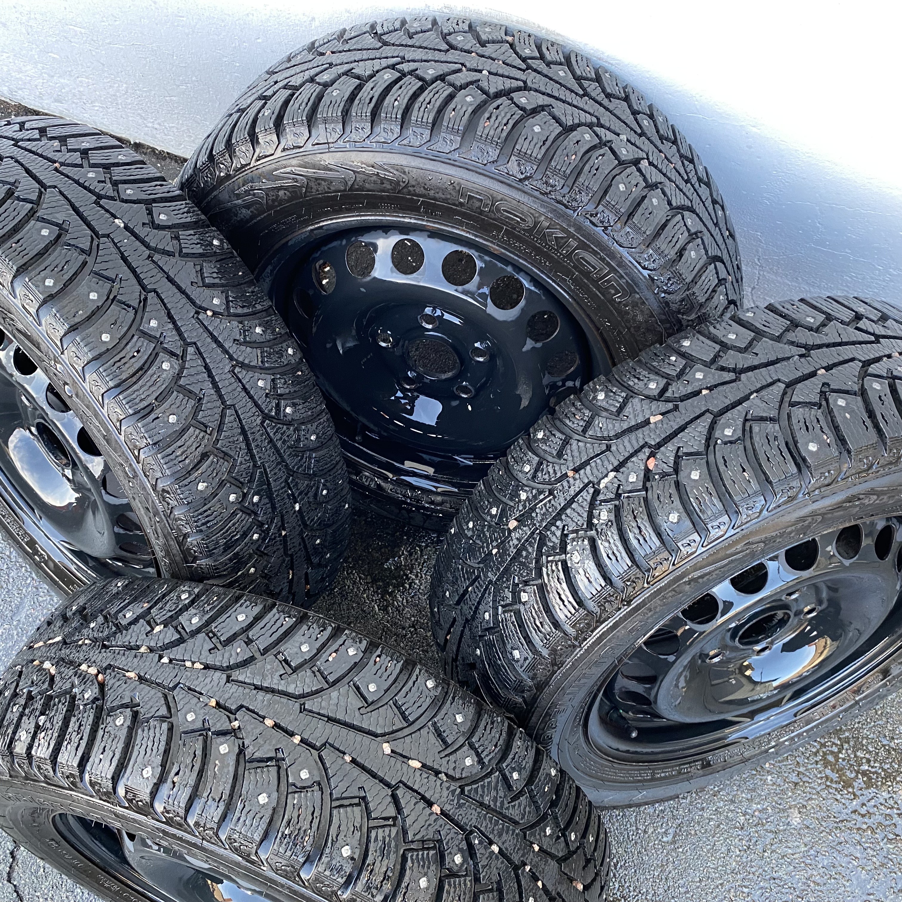 Kompletta Vinterhjul DUBB | 15" VW PLÅT 1KO601027C | 5x112 6x15 ET47 57.1 +  195/65 R15 95T Nokian Hakkapeliitta 5 | V46-2012 | 7.5mm | 7.5mm | 7.5mm | 7.5mm - 4