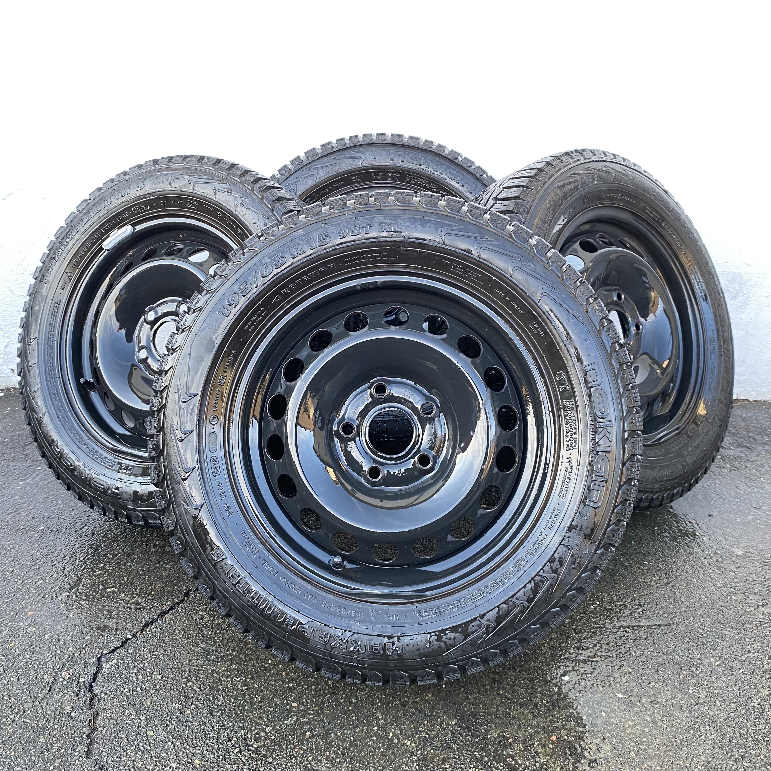 Kompletta Vinterhjul DUBB | 15" VW PLÅT 1KO601027C | 5x112 6x15 ET47 57.1 +  195/65 R15 95T Nokian Hakkapeliitta 5 | V46-2012 | 7.5mm | 7.5mm | 7.5mm | 7.5mm