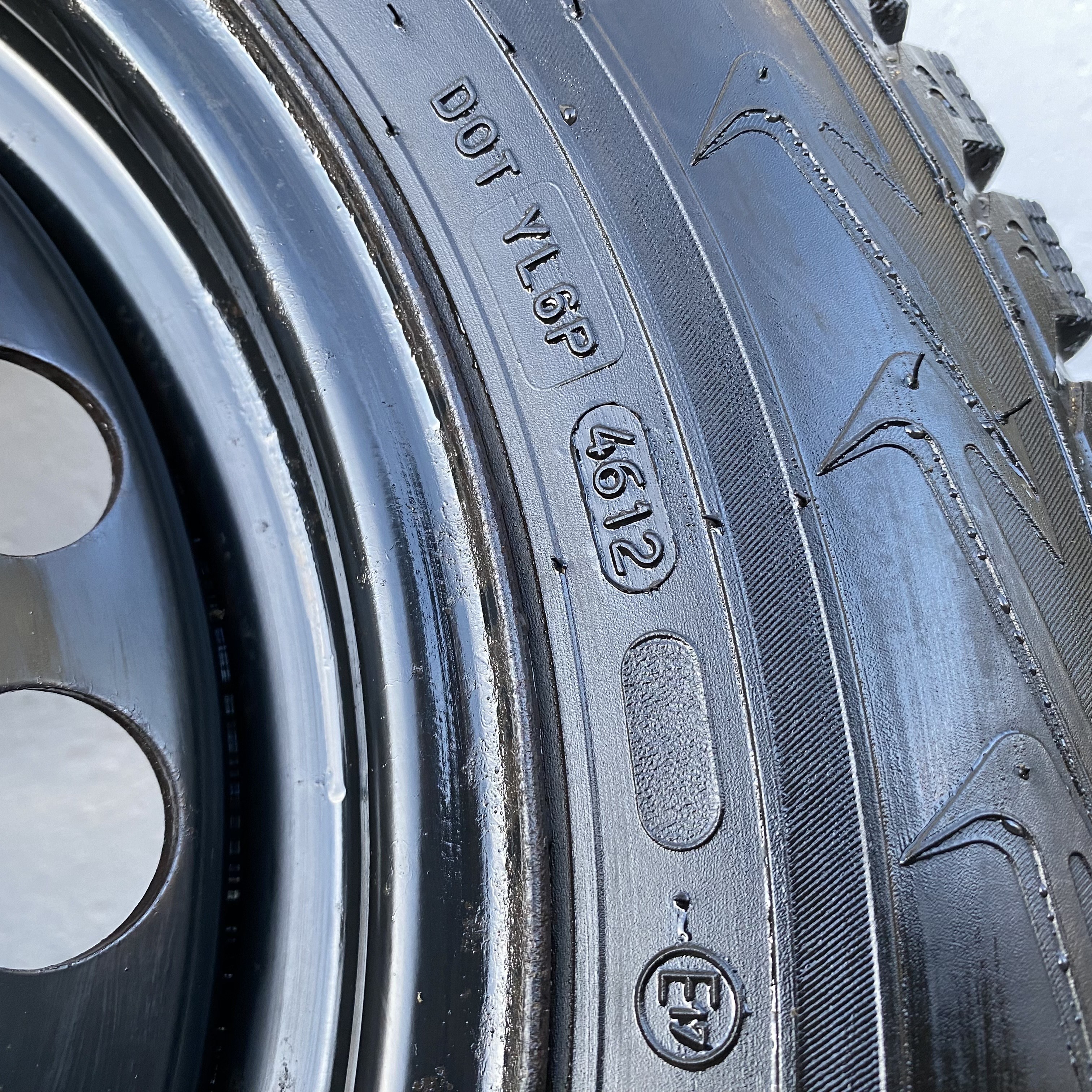 Kompletta Vinterhjul DUBB | 15" VW PLÅT 1KO601027C | 5x112 6x15 ET47 57.1 +  195/65 R15 95T Nokian Hakkapeliitta 5 | V46-2012 | 7.5mm | 7.5mm | 7.5mm | 7.5mm - 14