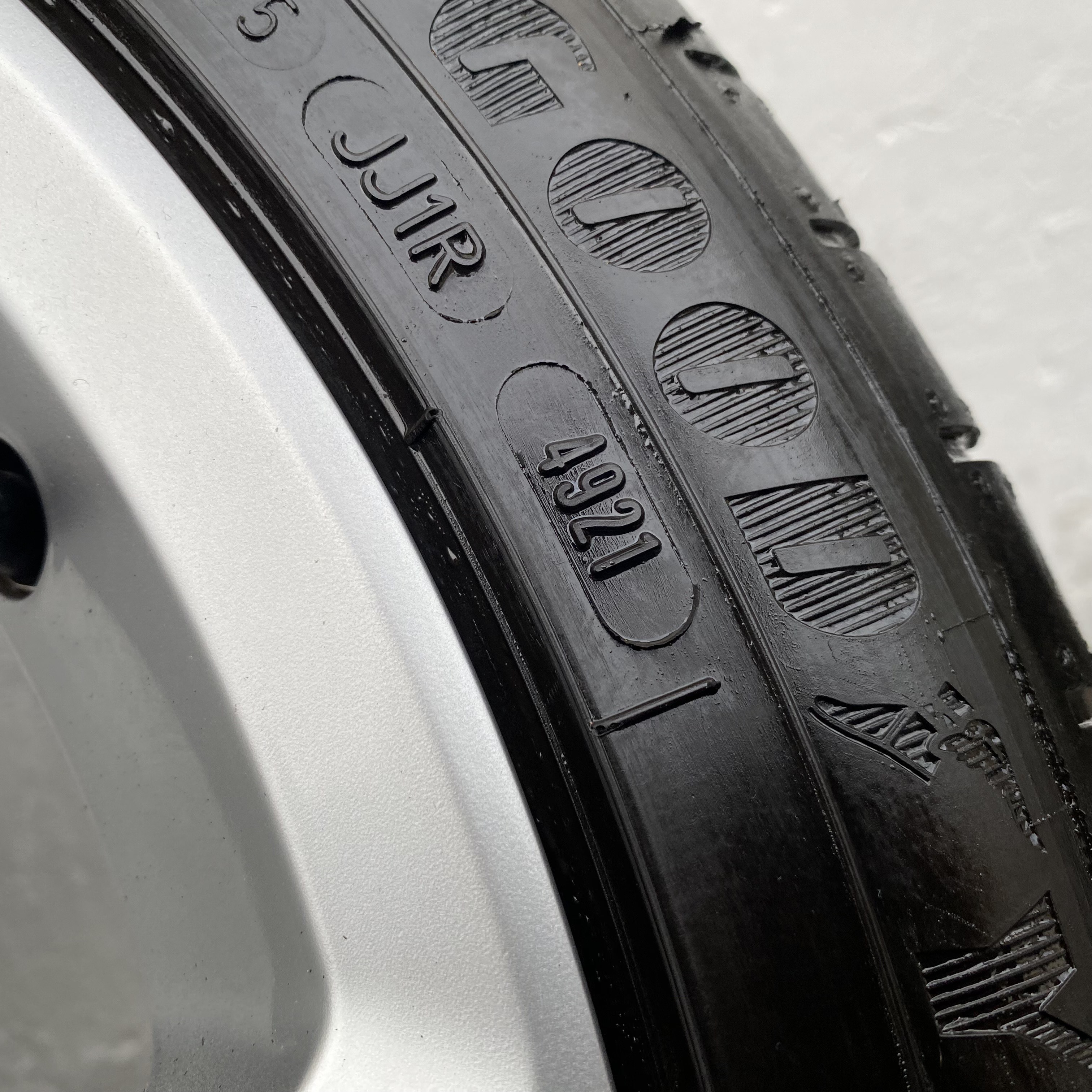 Kompletta Sommarhjul | 16" Volkswagen Polo V 6R 6R0601025T | 5x100 7x16 ET46 57.1 + 2 st 215/45 R16 90V AO Goodyear Efficient Grip Performance | V49-2021 | 7.3mm | 7.3m + 2 st 215/45 R16 86H Bridgestone Turanza ER300 | V41-2013 | 4.5mm | 4.5mm - 8