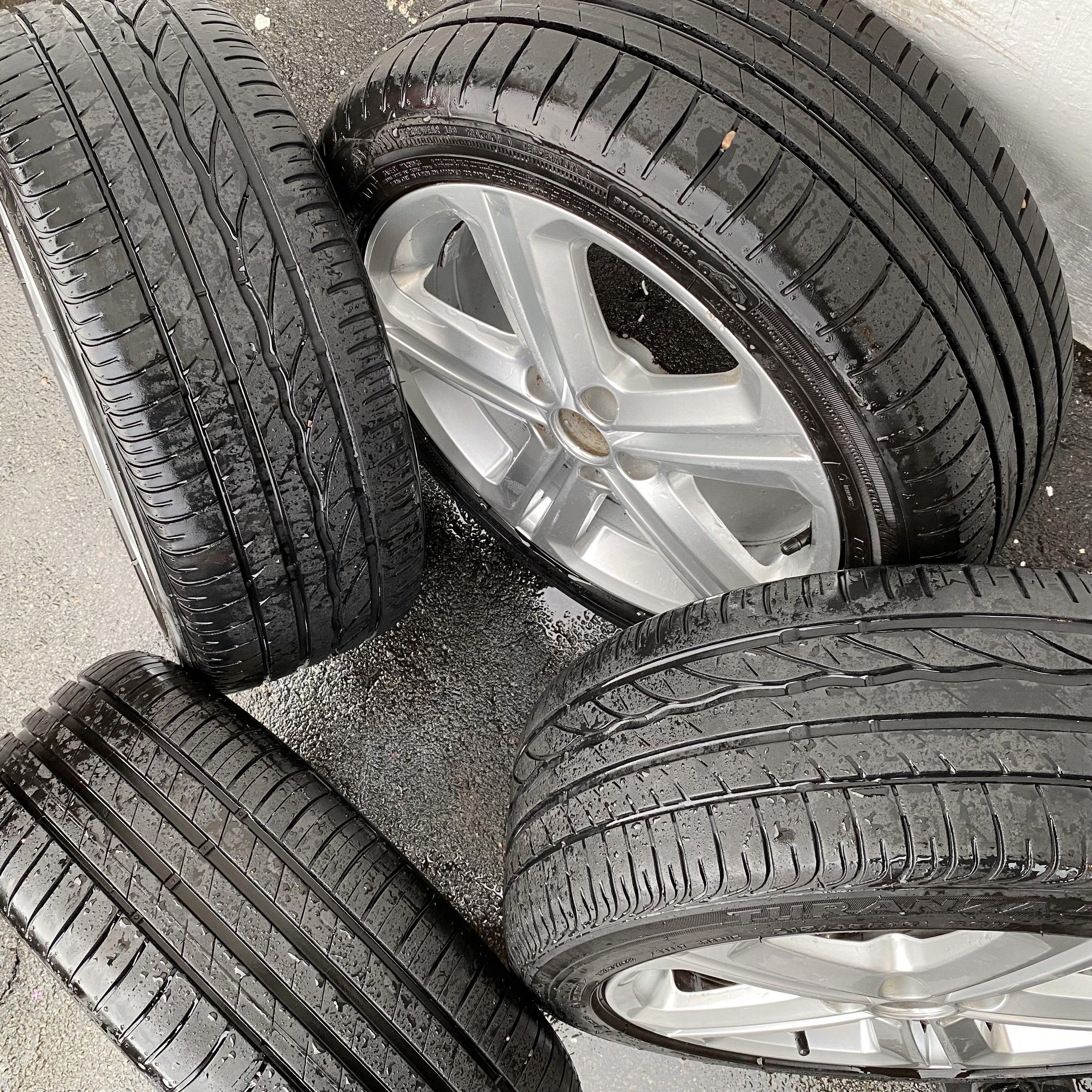 Kompletta Sommarhjul | 16" Volkswagen Polo V 6R 6R0601025T | 5x100 7x16 ET46 57.1 + 2 st 215/45 R16 90V AO Goodyear Efficient Grip Performance | V49-2021 | 7.3mm | 7.3m + 2 st 215/45 R16 86H Bridgestone Turanza ER300 | V41-2013 | 4.5mm | 4.5mm - 5