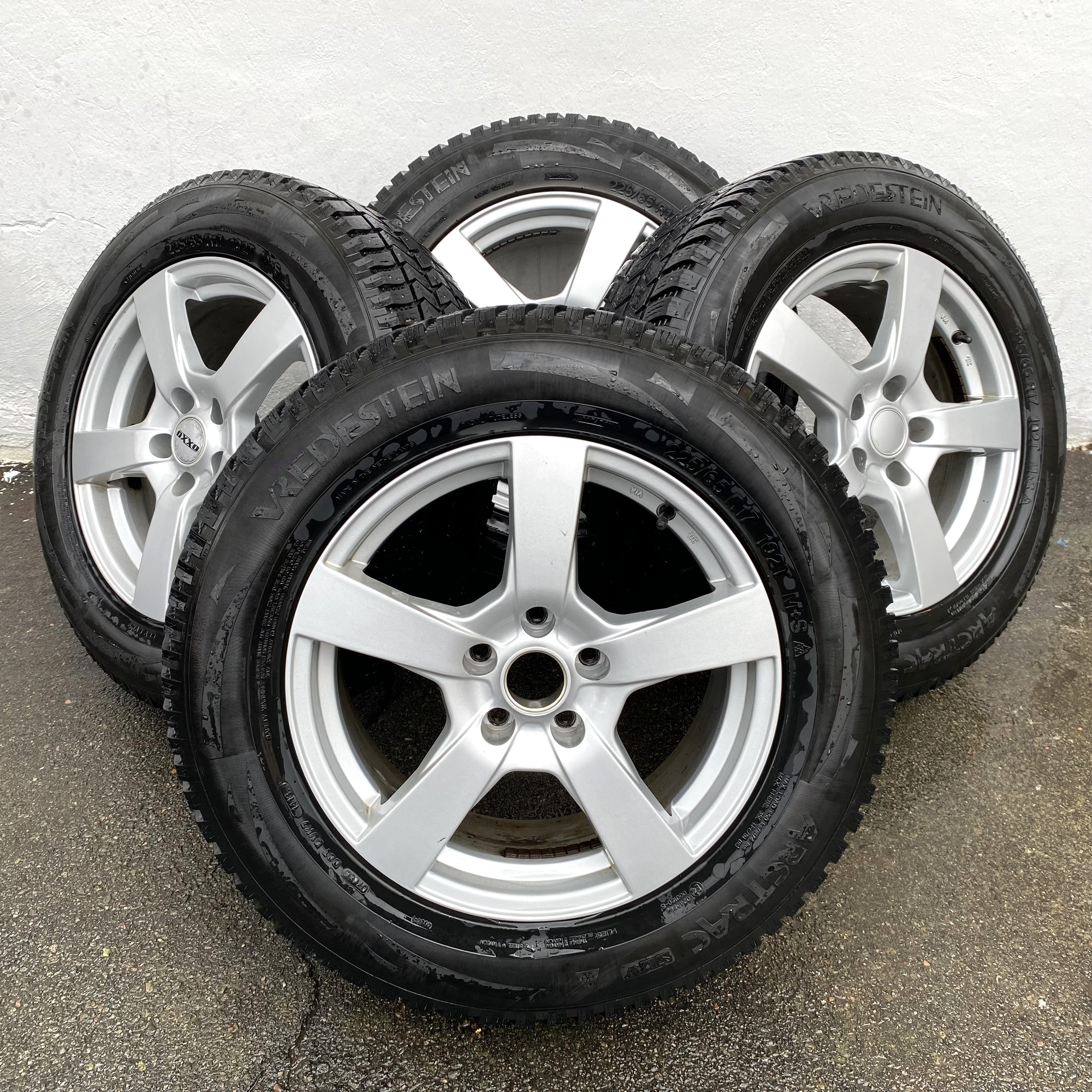 Kompletta Vinterhjul DUBB | 17" OXXO | 5x114.3 7.5x17 ET47 64.1 +  225/65 R17 102T Vredestein Arctrac SUV | V14-2013 | 5mm | 4.5mm | 4.5mm | 4.5mm - 2